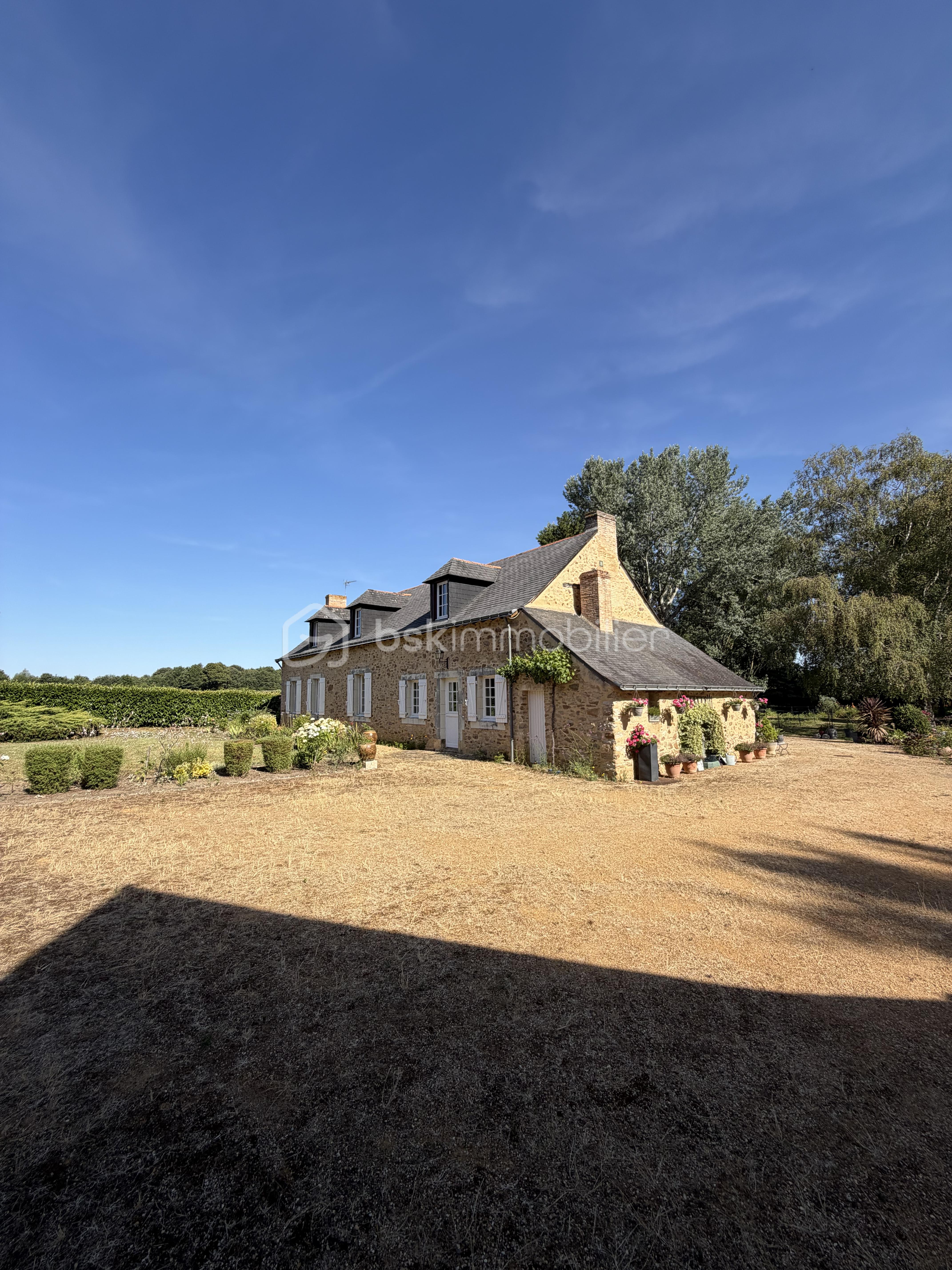 Maison 7 pièces 184 m² · à Morannes · 184 m² · 424 000 €