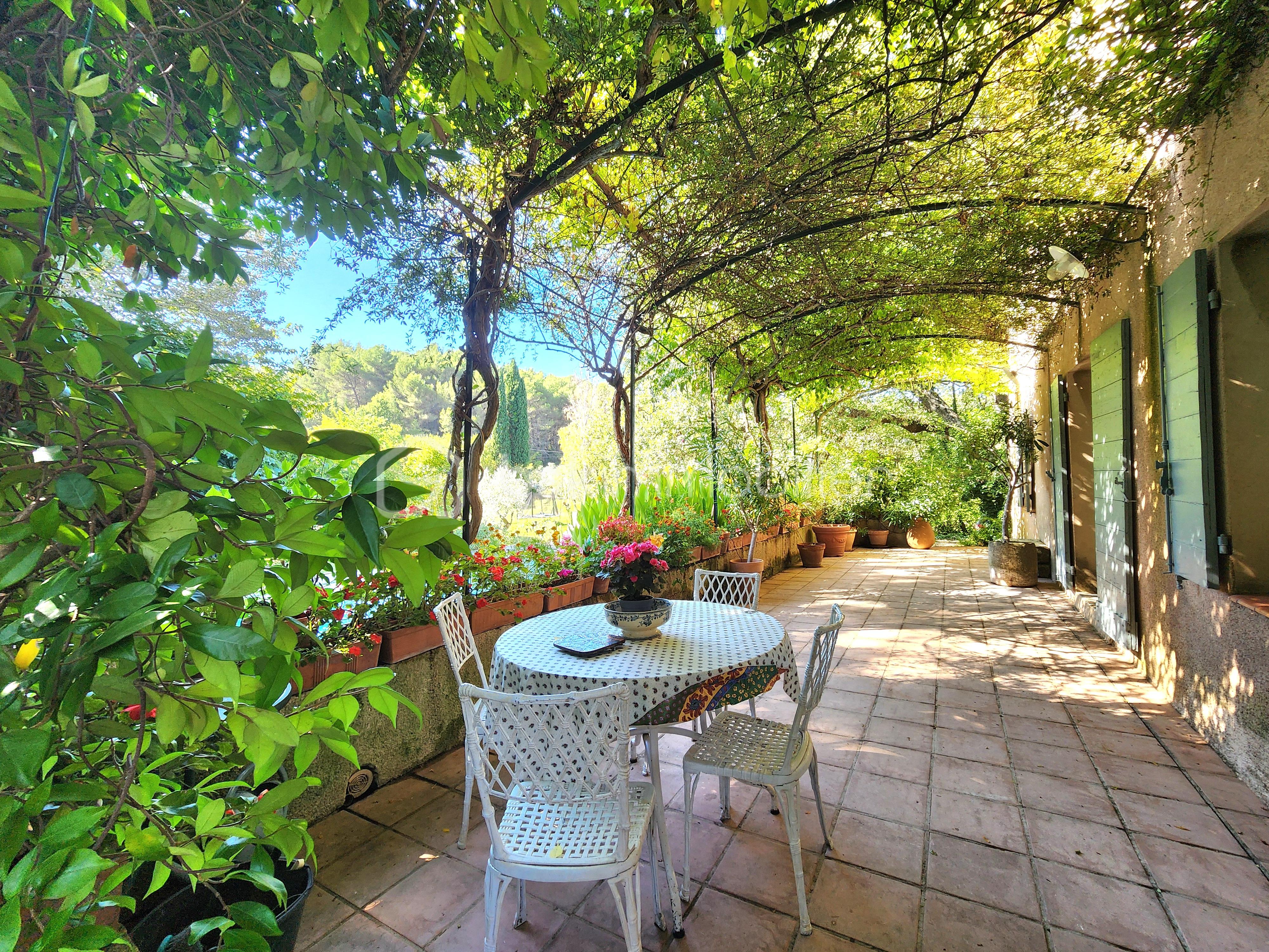 Ferme de 240 m² - terrasse.jpg