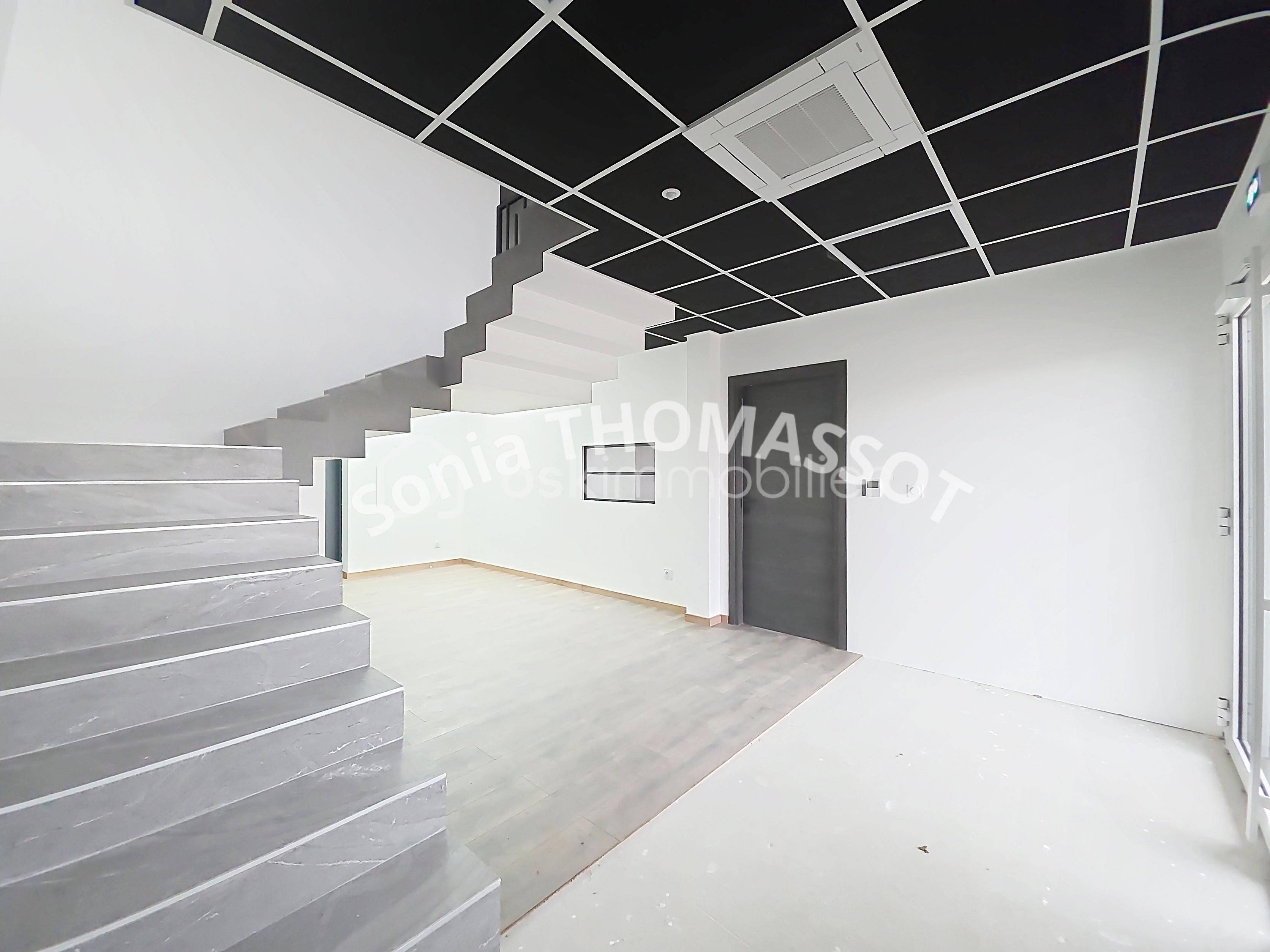 Bureau de 350 m² - 56999.jpg