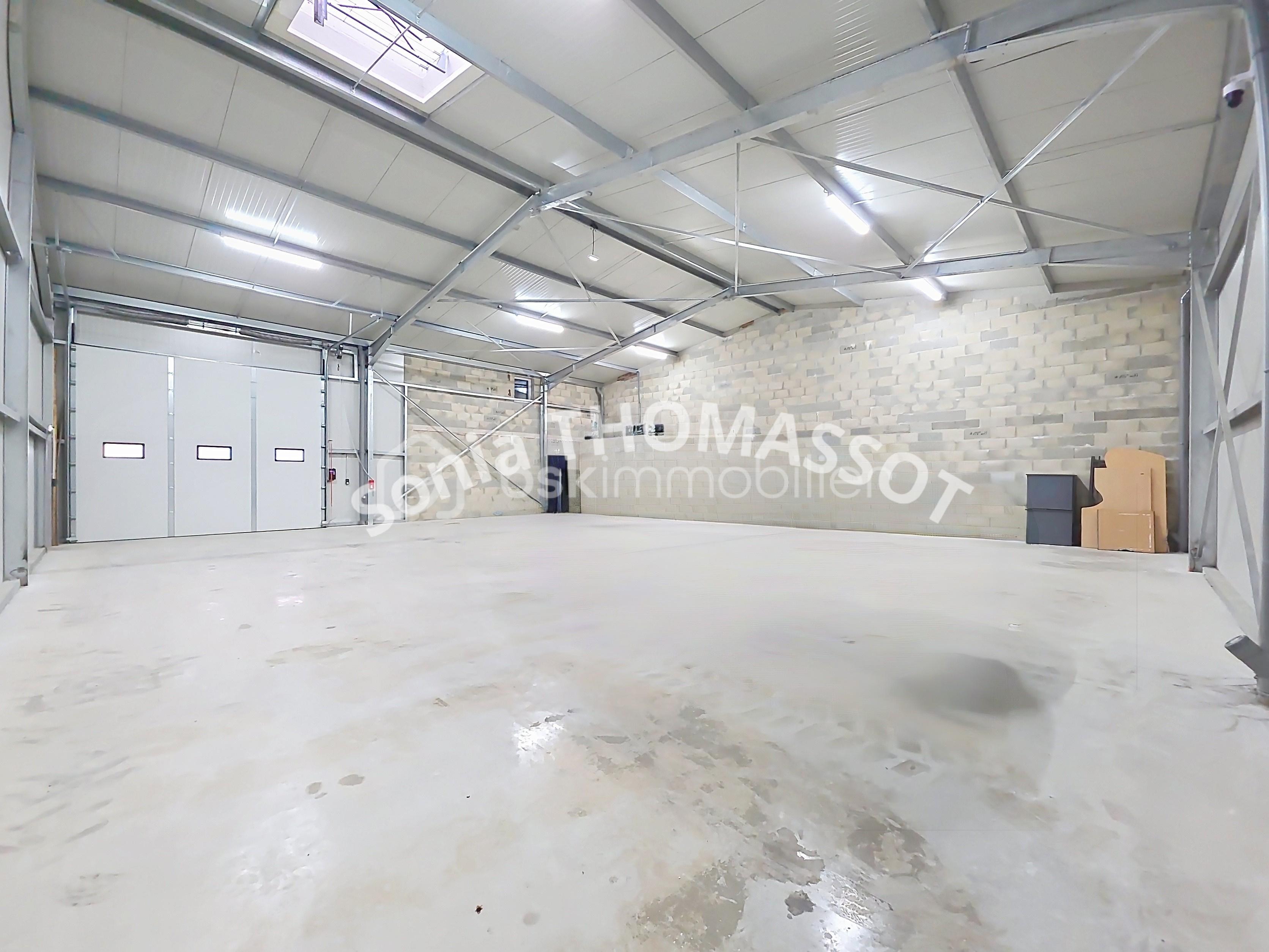 Bureau de 350 m² - 57004.jpg