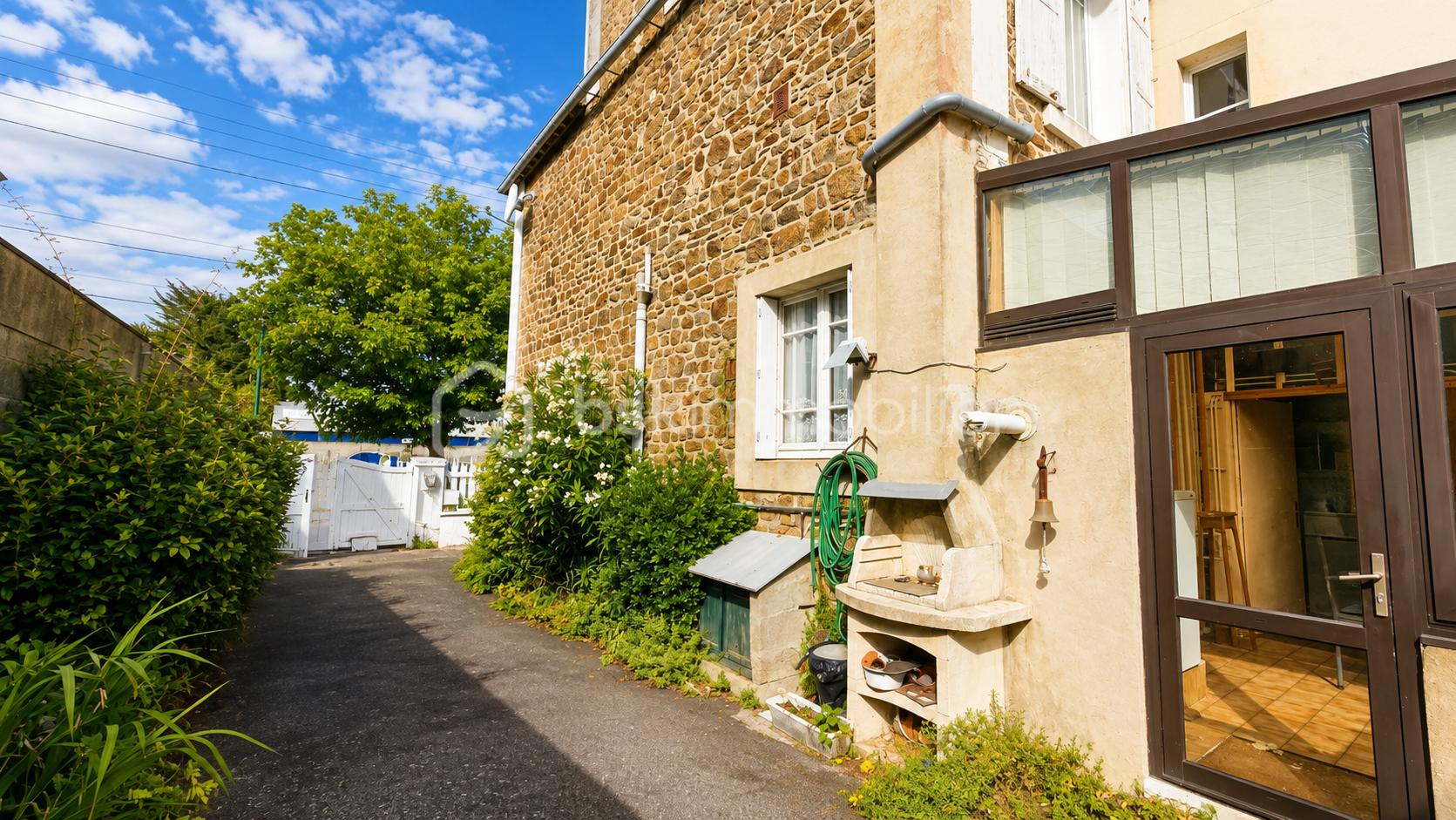 FACADE SUD EST.png