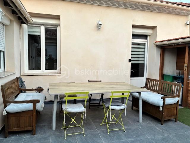 Maison de 99 m² - Vue porte cuisine.jpeg