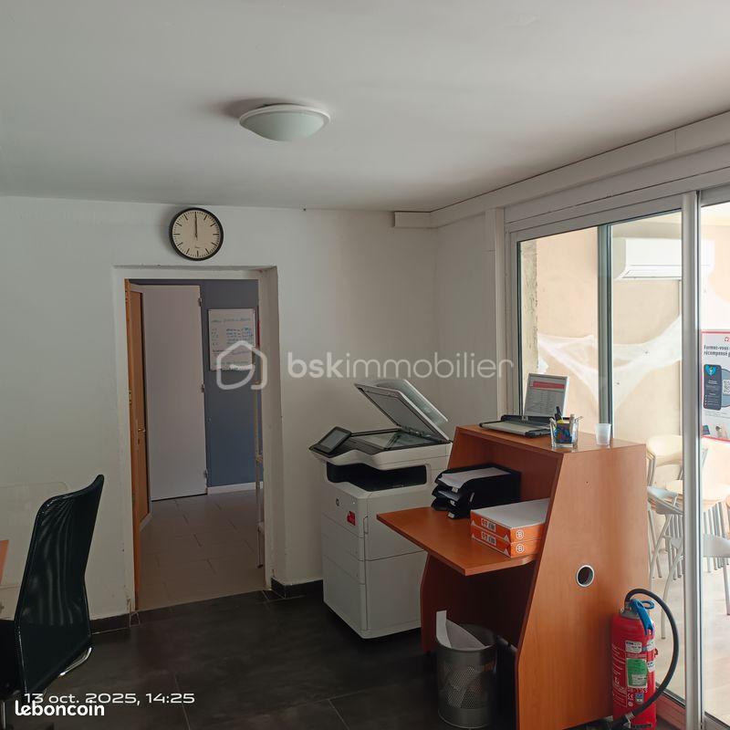 Bureau de 79 m² - 88d68f4a5b8b859fcd819bb611e4c773e175d4e9.jpg