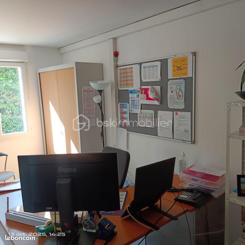 Bureau de 79 m² - 9f20d0e897a08275aa1aa1b96467a33d64f9c31d.jpg