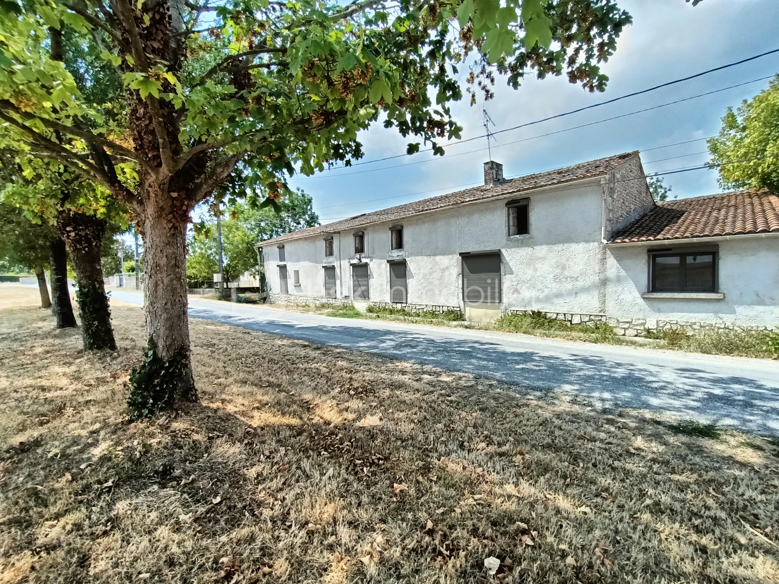 Maison 11 pièces 283 m² · à Arces · 283 m² · 231 000 €