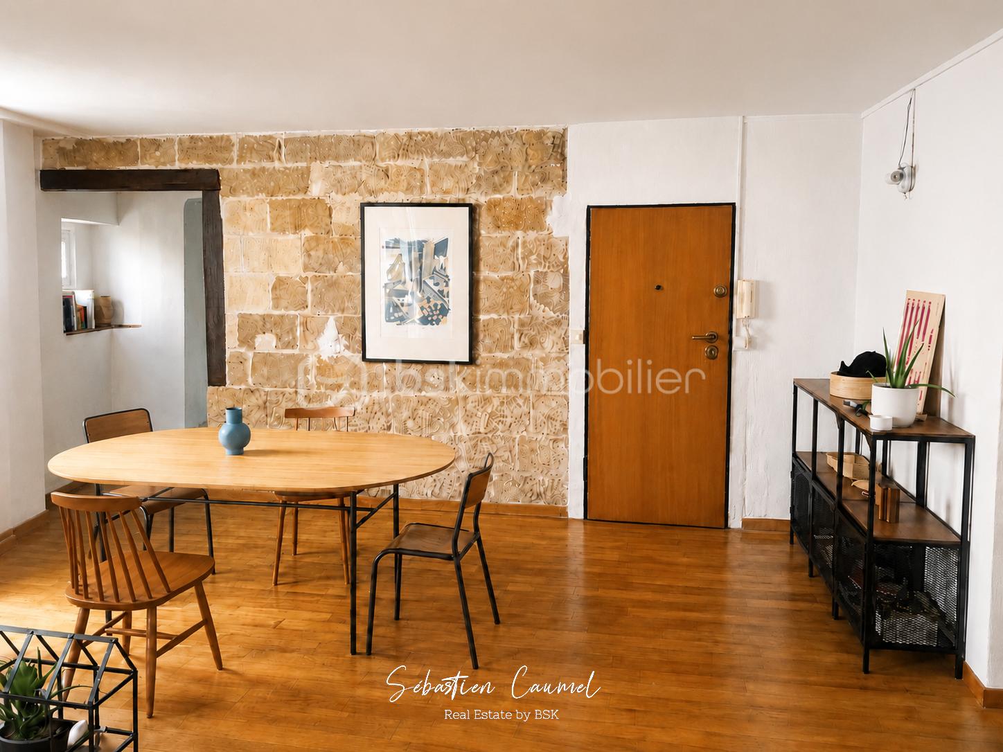 montpellier-rue-cabanel-t1bis-salle-a-manger-pierres.jpg