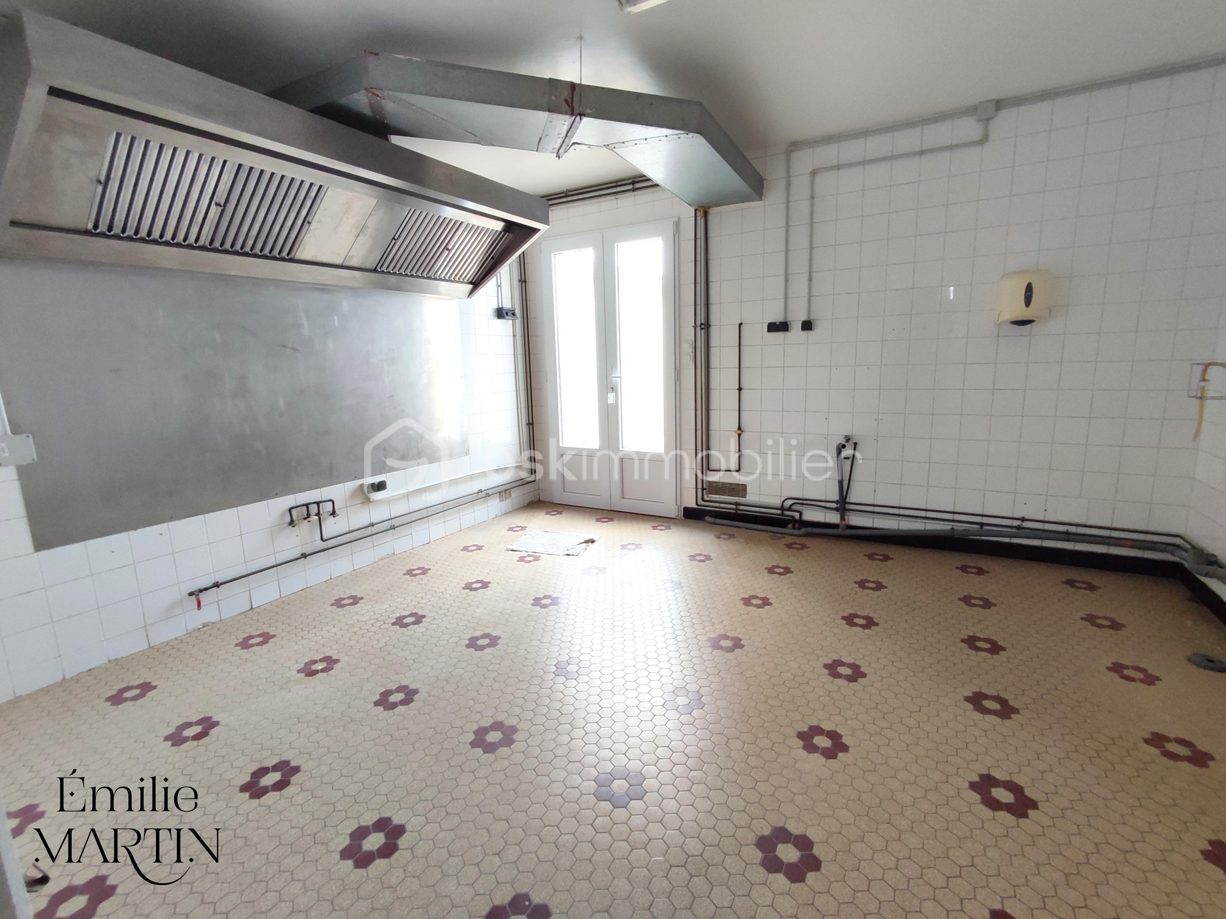 Local d activites de 388 m² - 7.png