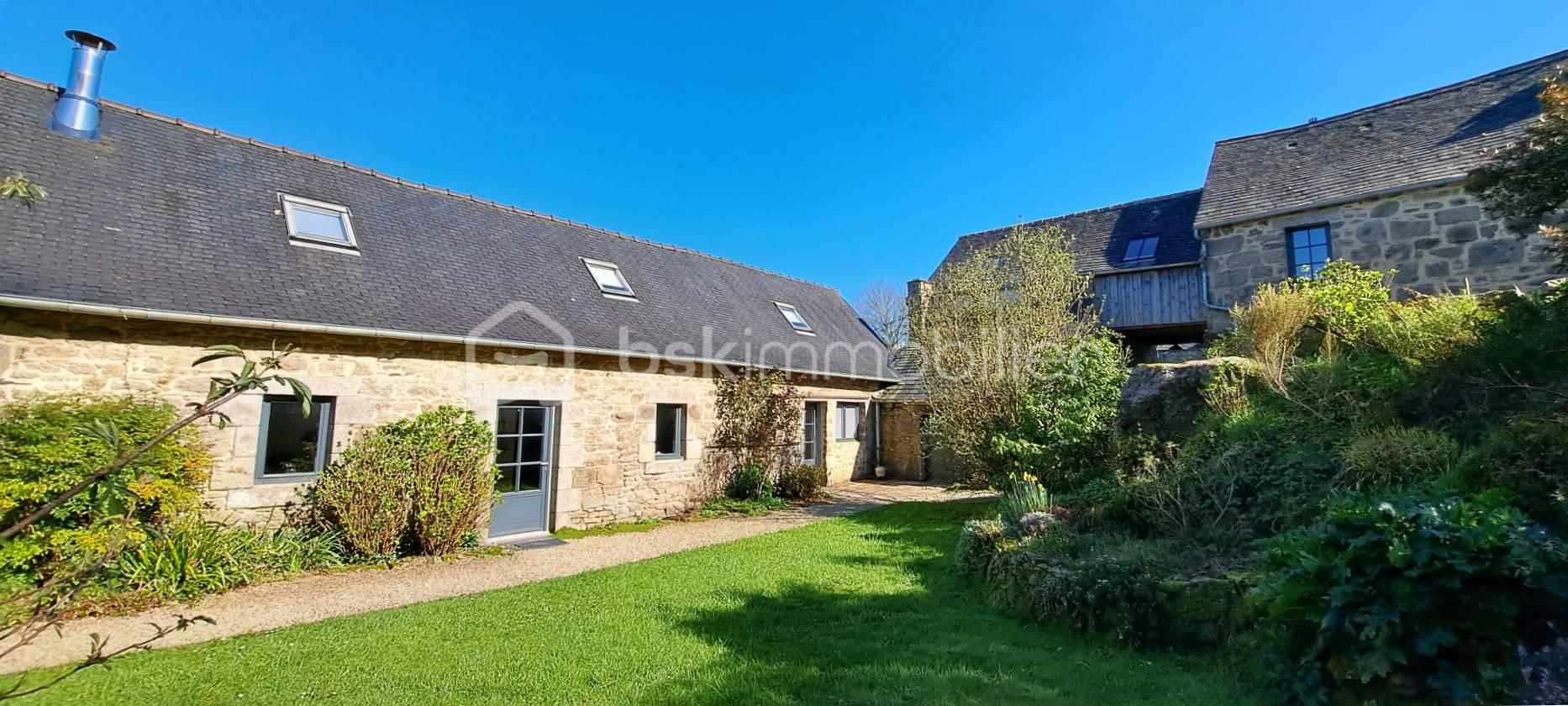 ensemble des bâtiments arrière.jpg