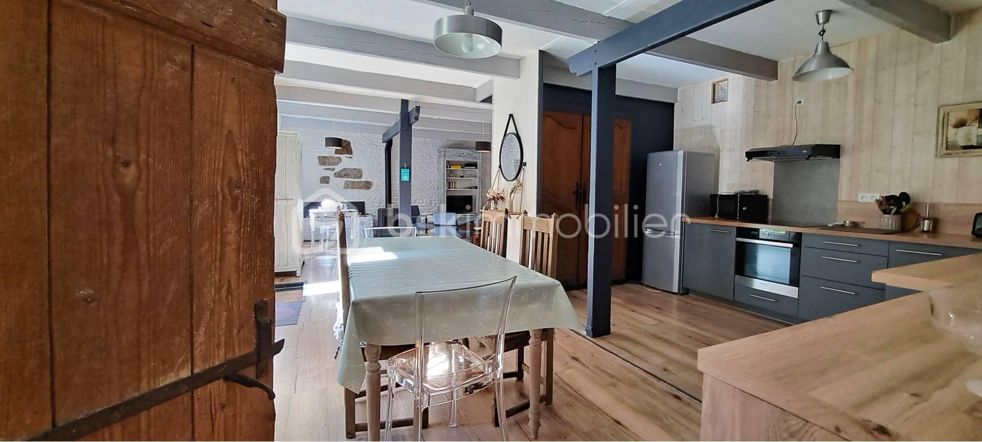 vue sur pièce de vie gîte.jpg