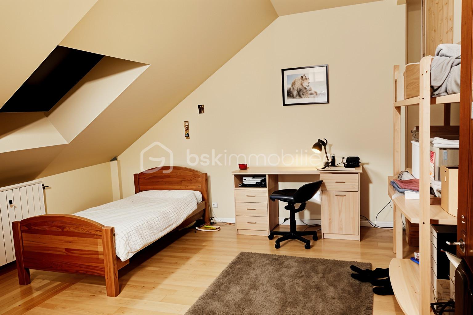 CHZMBRE LIT SIGNLE.jpeg