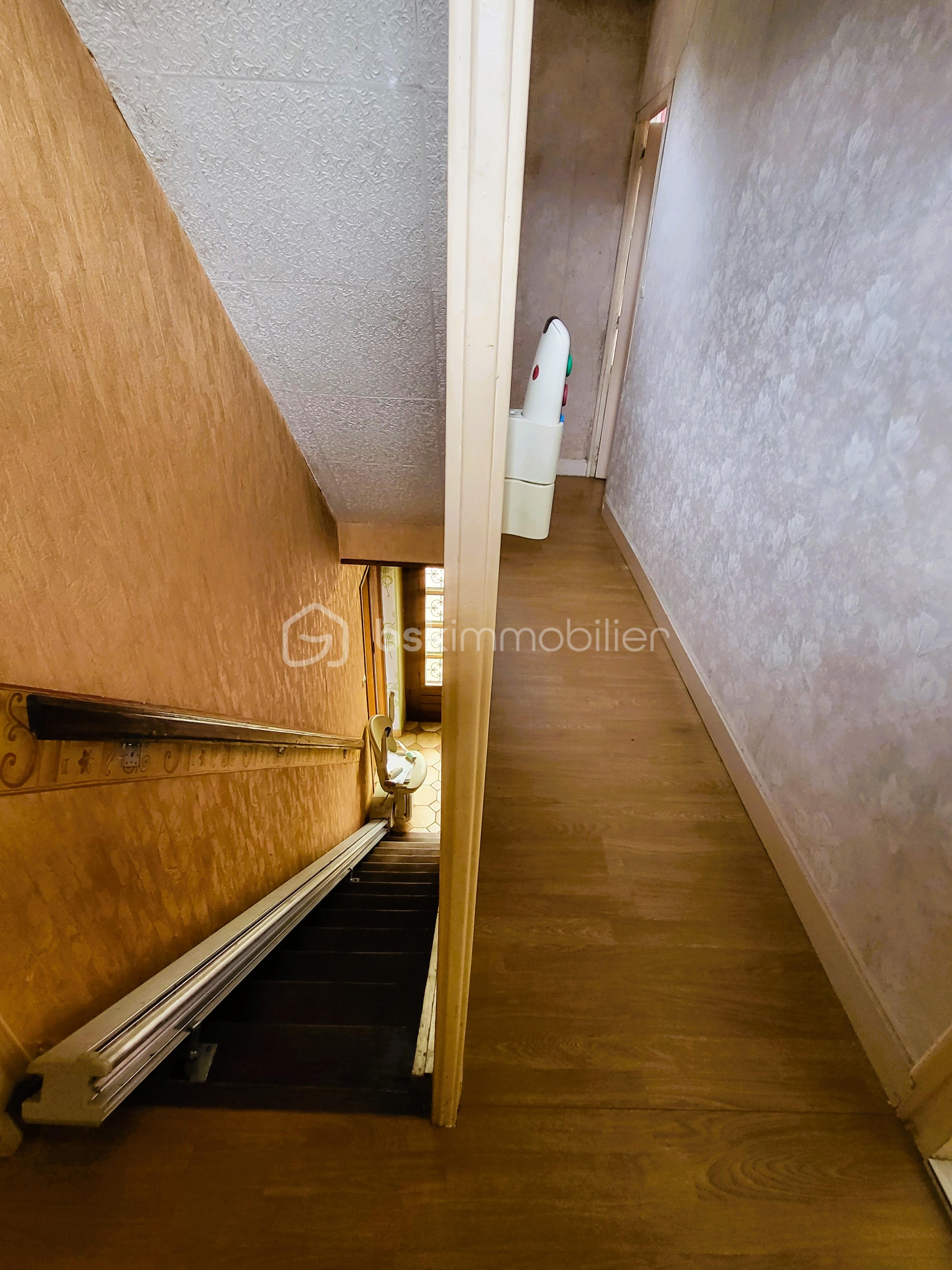 Maison de 97,64 m² - escalier étage.jpg