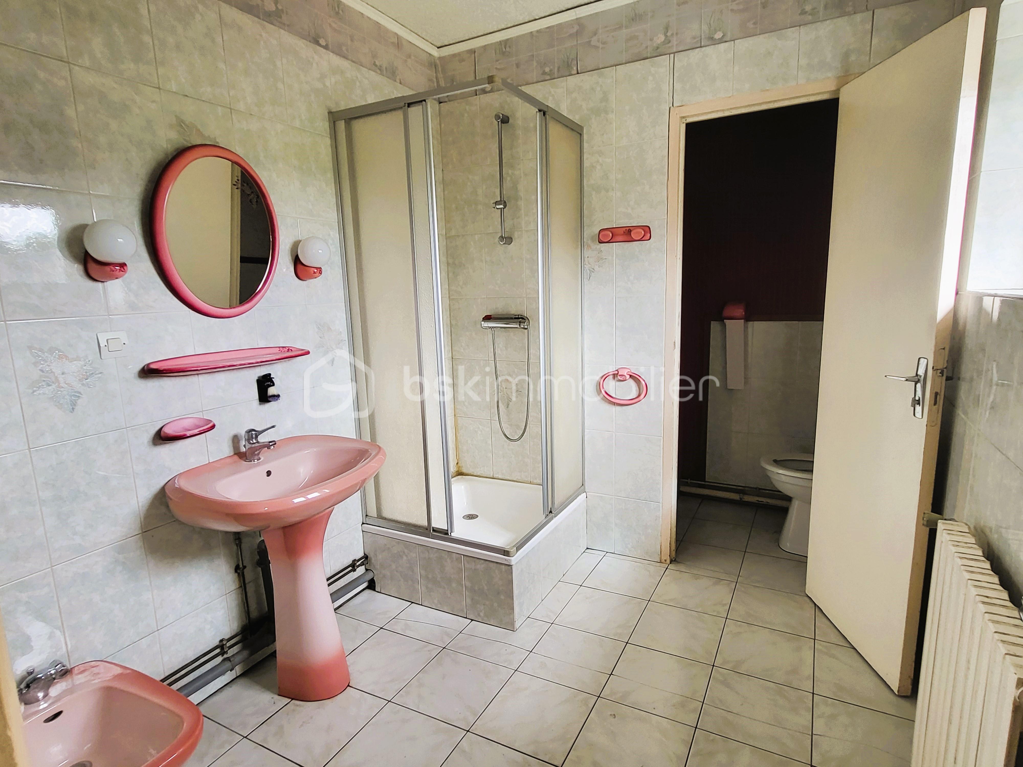 Maison de 97,64 m² - salle d'eau plus toilette.jpg