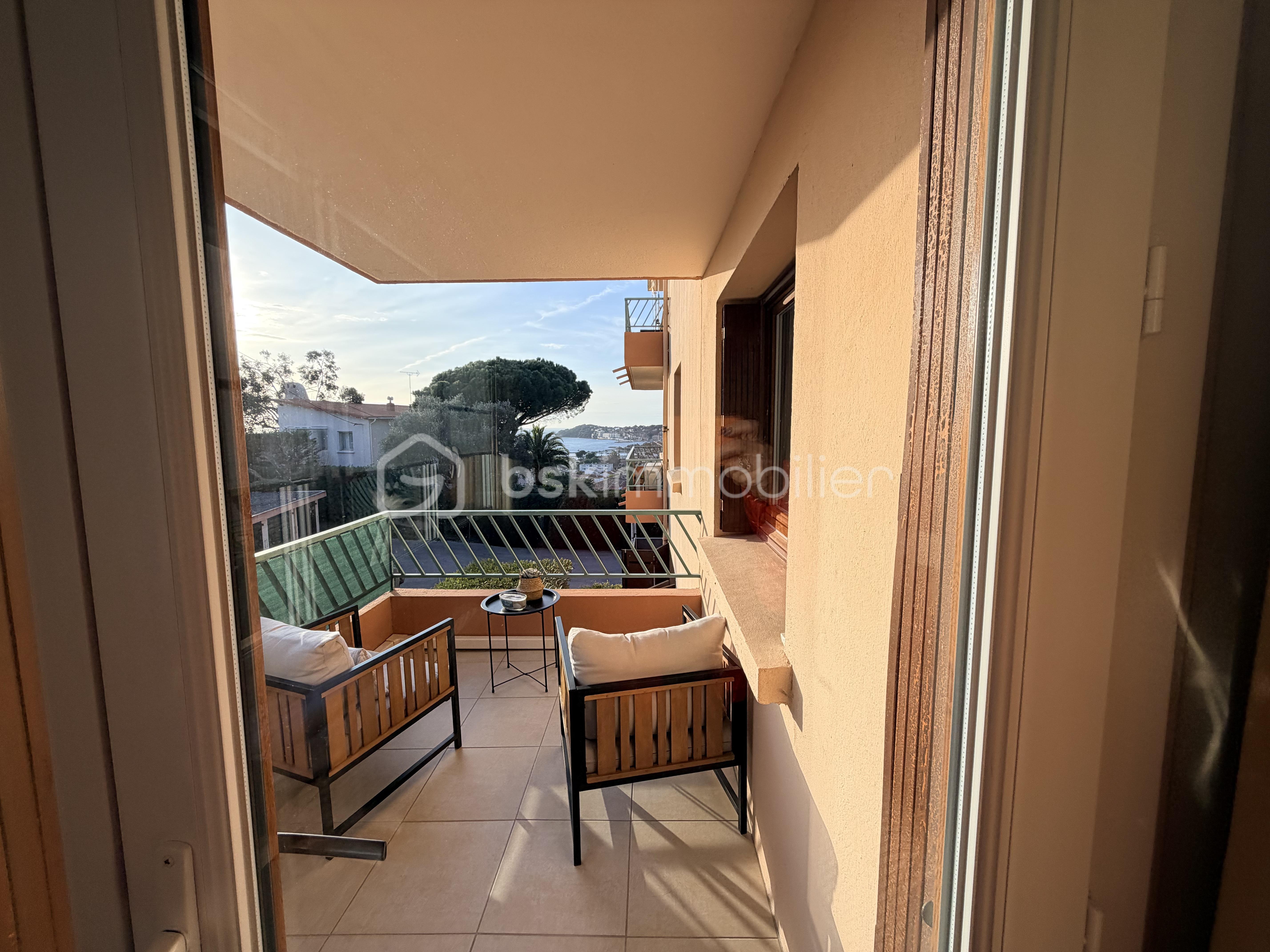 Appartement de 71 m² - Terrasse vue mer.jpg