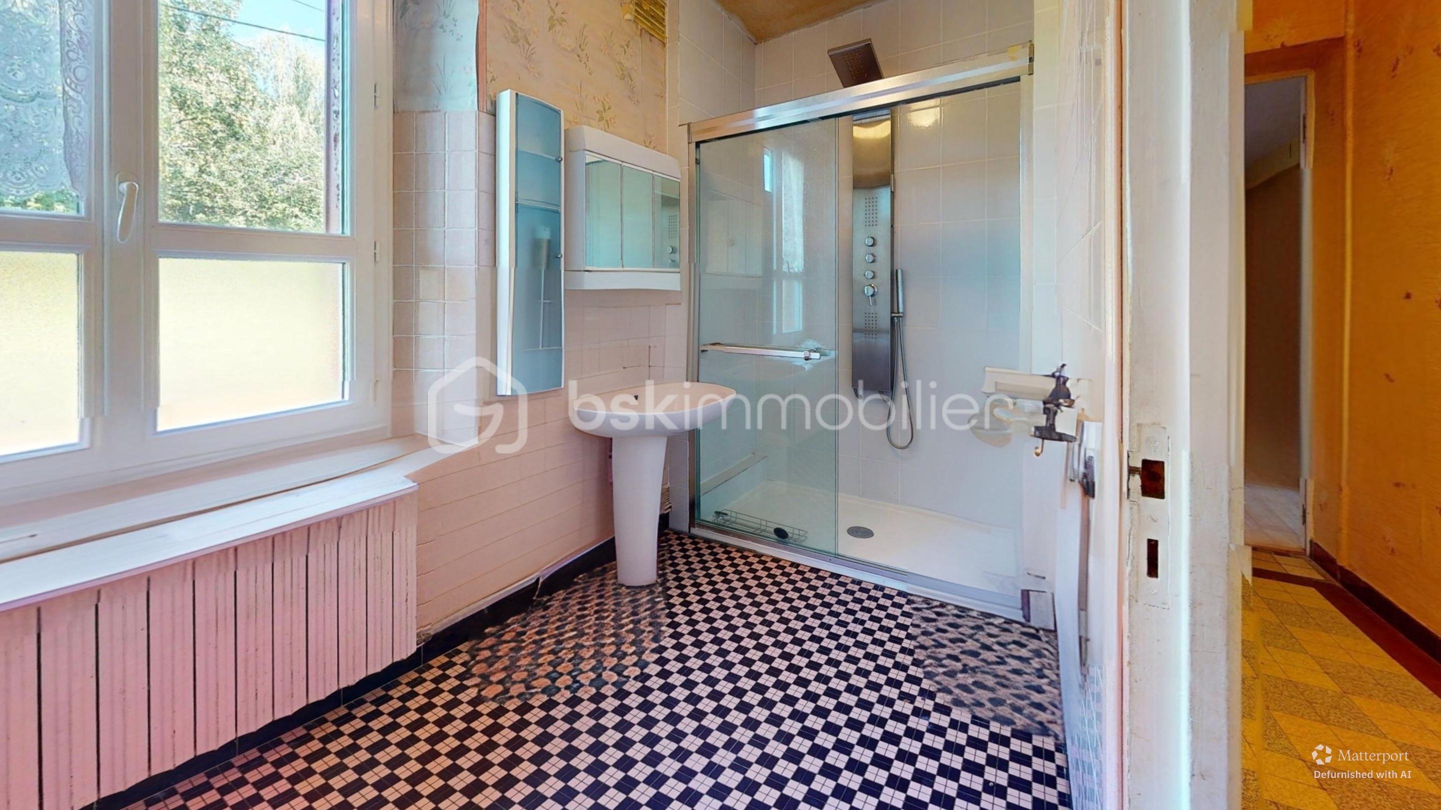 7-Les-Gauchers-Bathroom-Defurnished.jpg