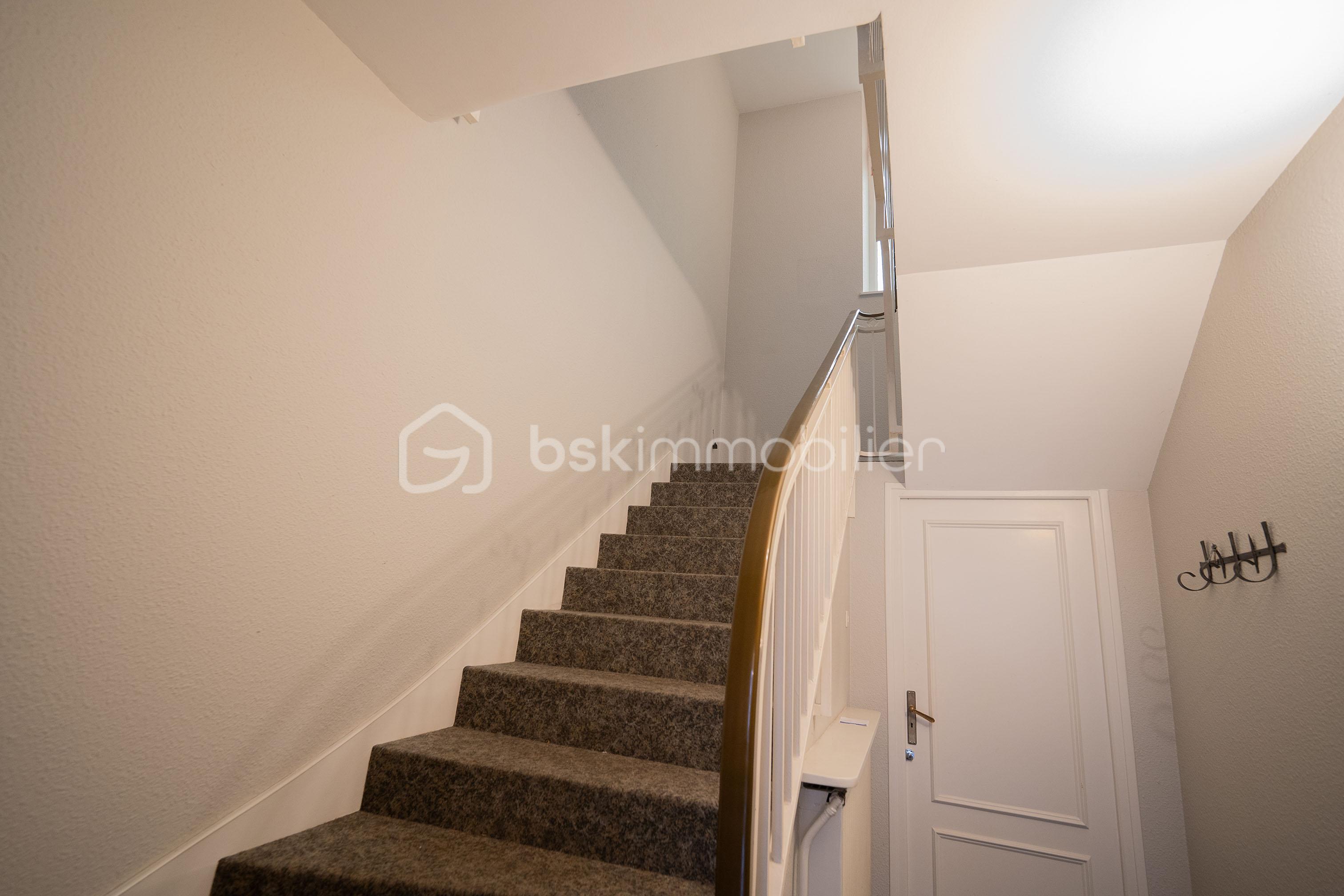Maison traditionnelle de 320 m² - Escalier 3.jpg