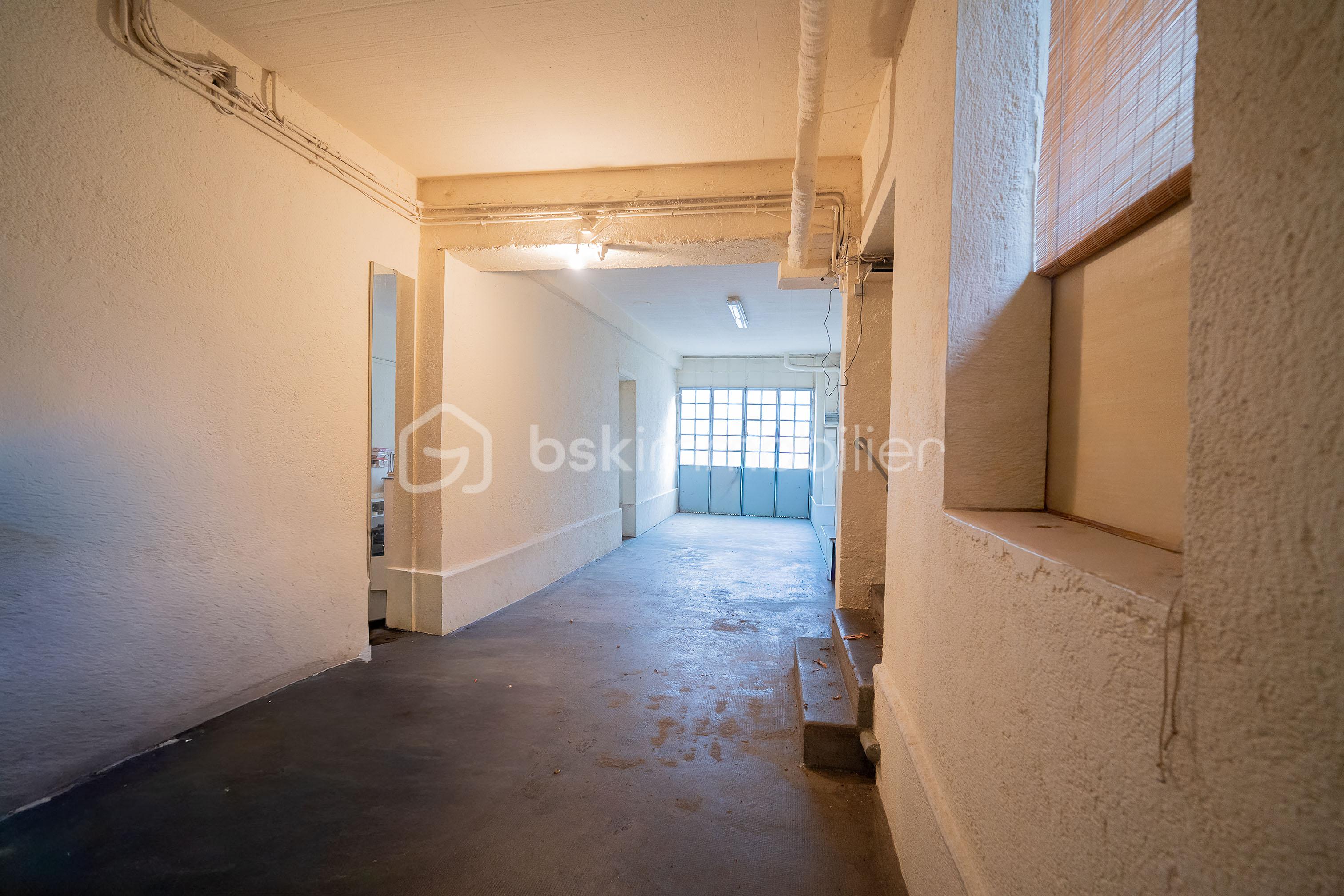 Maison traditionnelle de 320 m² - Garage 2.jpg