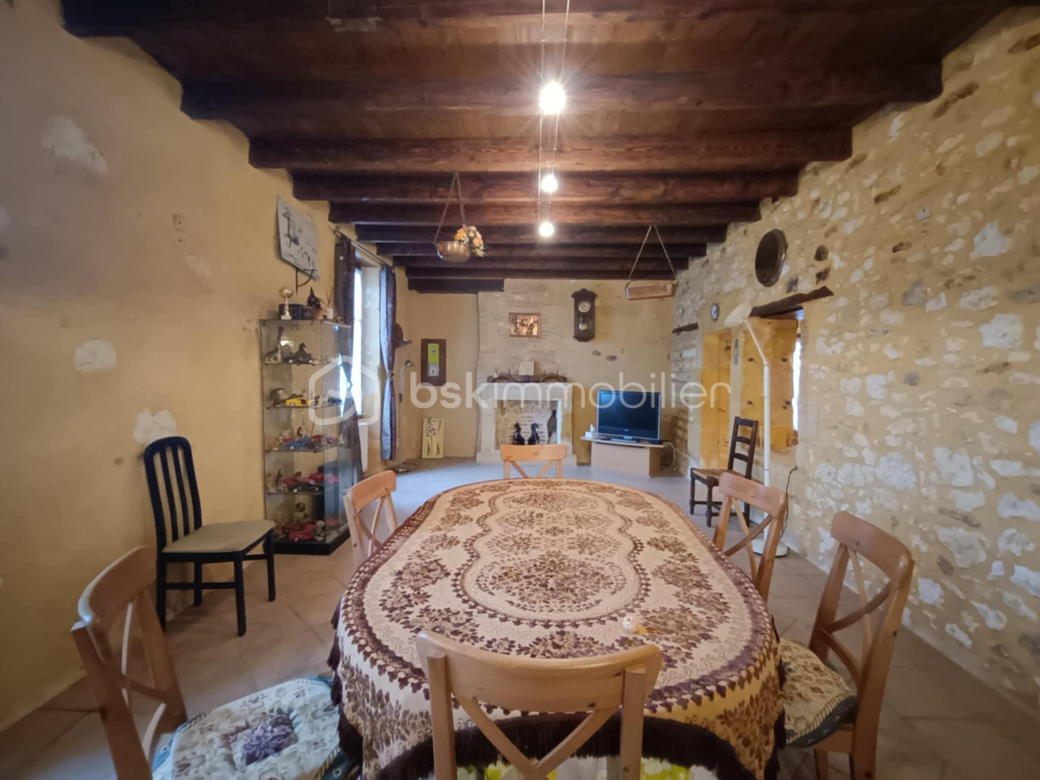 Maison en pierre de 113 m² - 8278de47-3f5d-4a30-a1ff-4738956db2aa.jpg