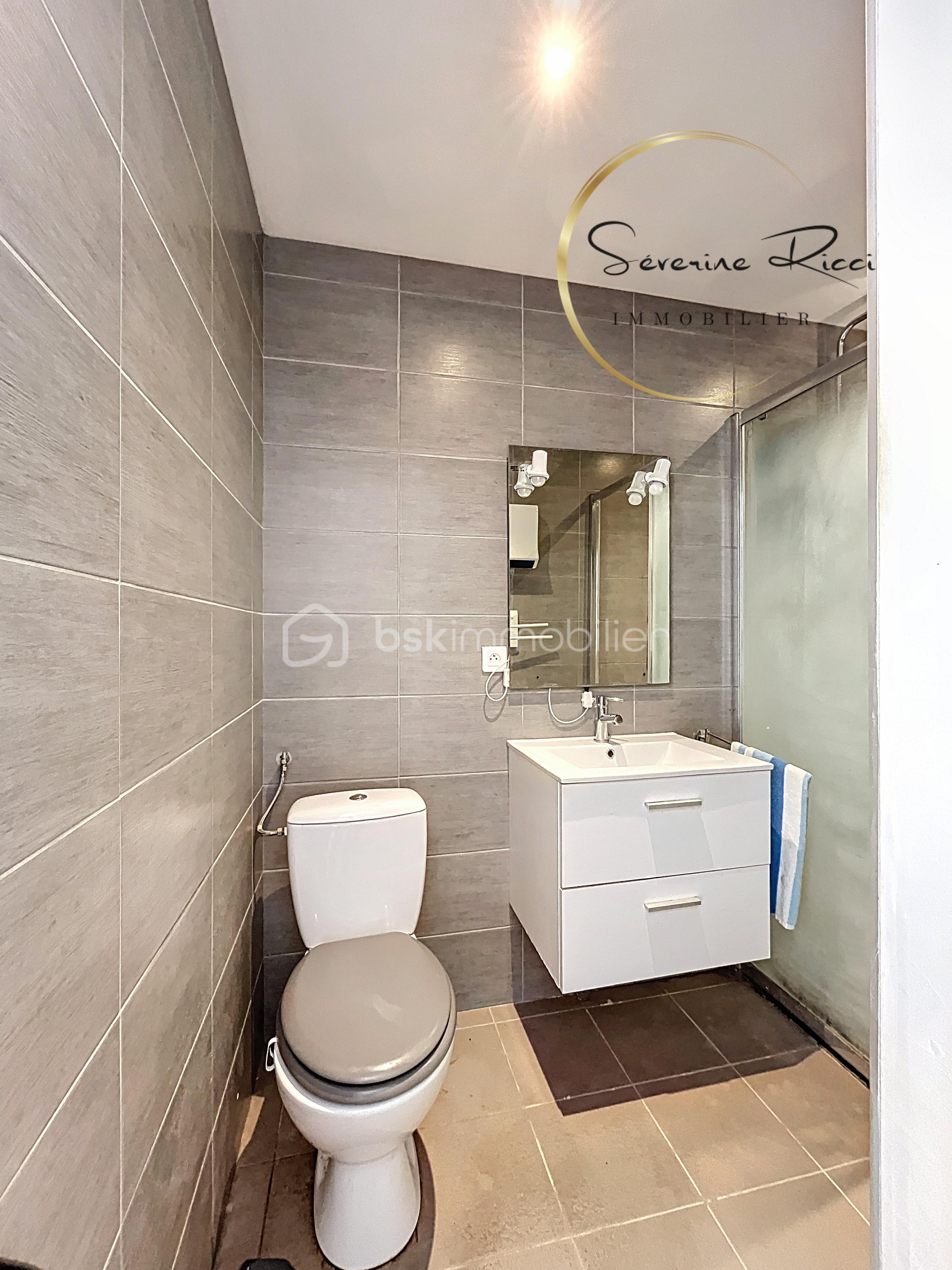 Maison de village de 132 m² - LOUISGRAND SALLE D'EAU.jpg