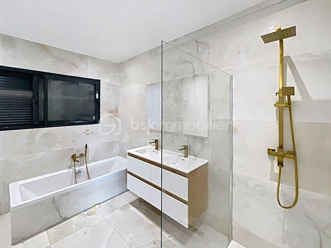Maison de 160 m² - 3eme sdb.jpeg