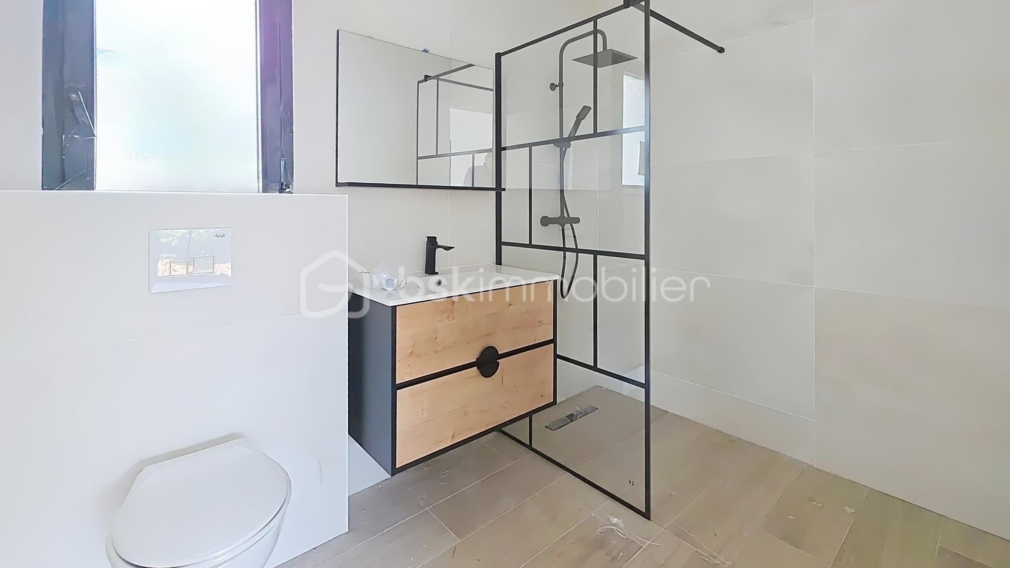 Maison de 160 m² - salle d eau 1ere suite.jpeg