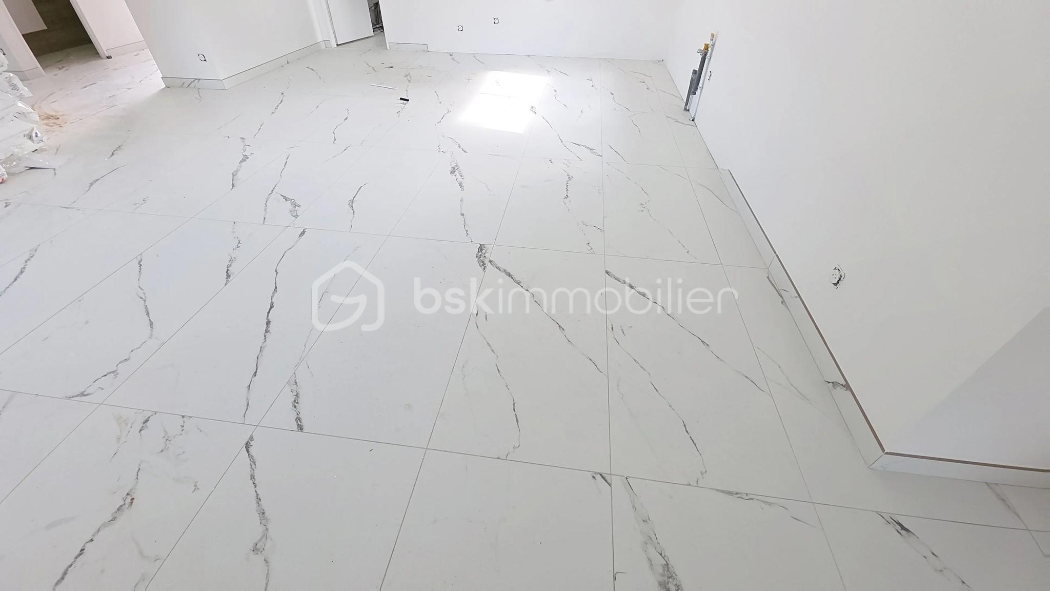Maison de 160 m² - sol marbre blanc.jpeg