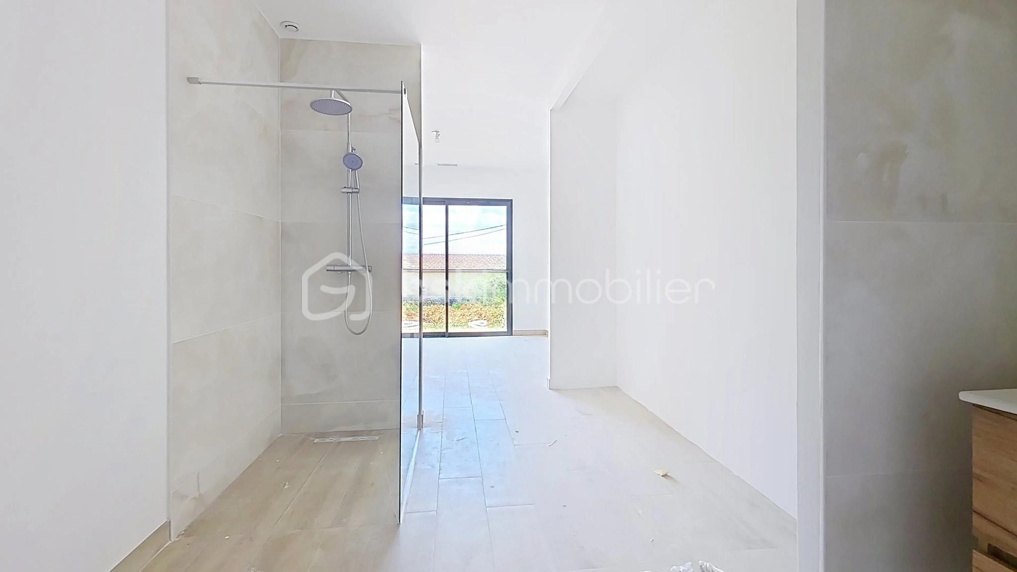 Maison de 160 m² - salle d eau 2eme suite.jpeg