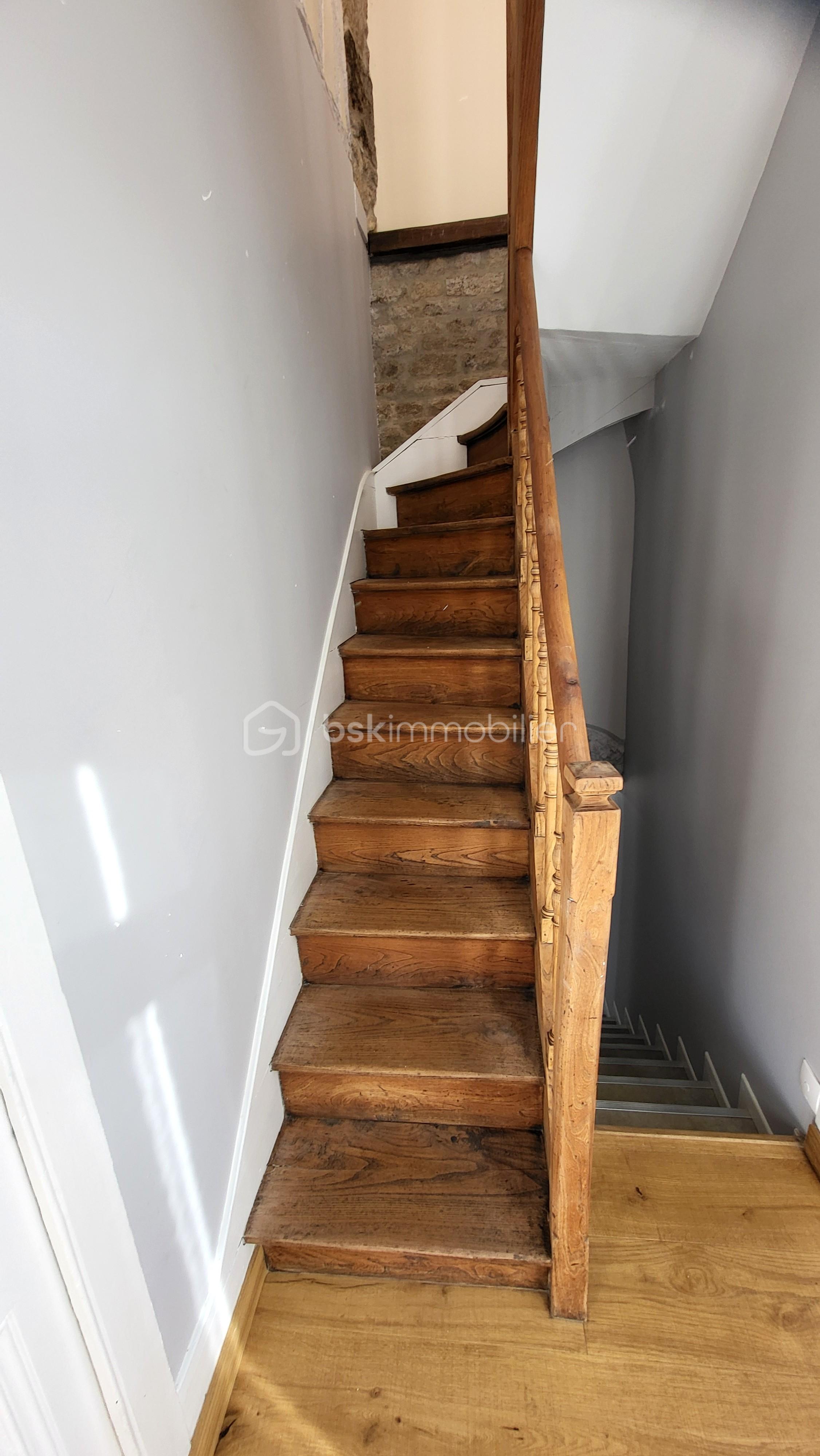 Maison en pierre de 95 m² - TEAL degagement étage 3 vers escalier.jpg