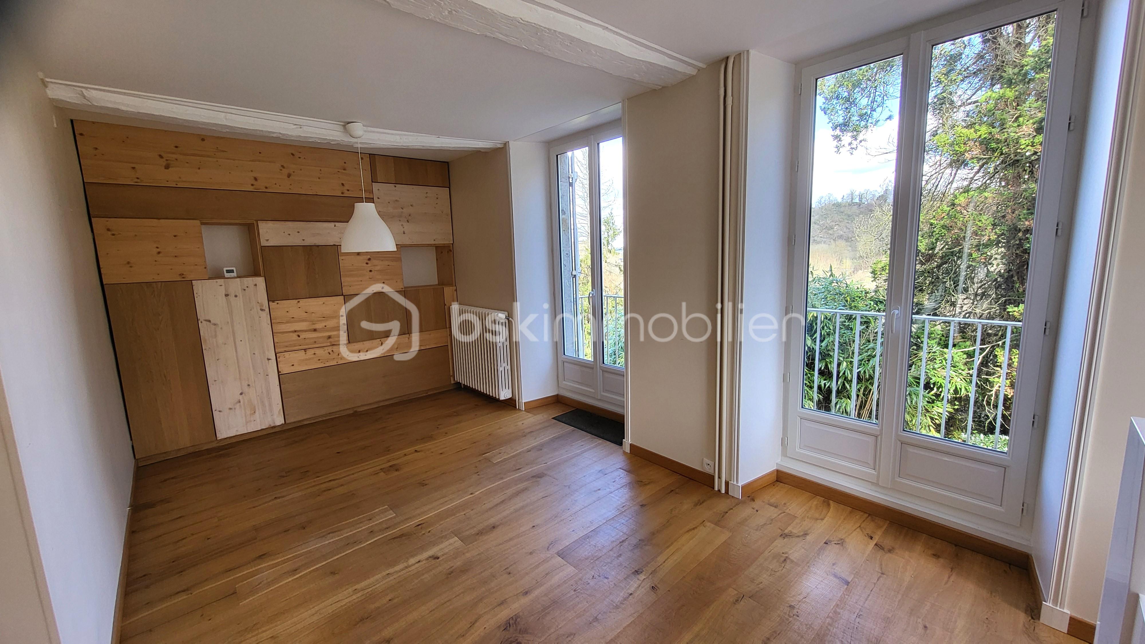 Maison en pierre de 95 m² - TEAL séjour deux portes fenetres.jpg