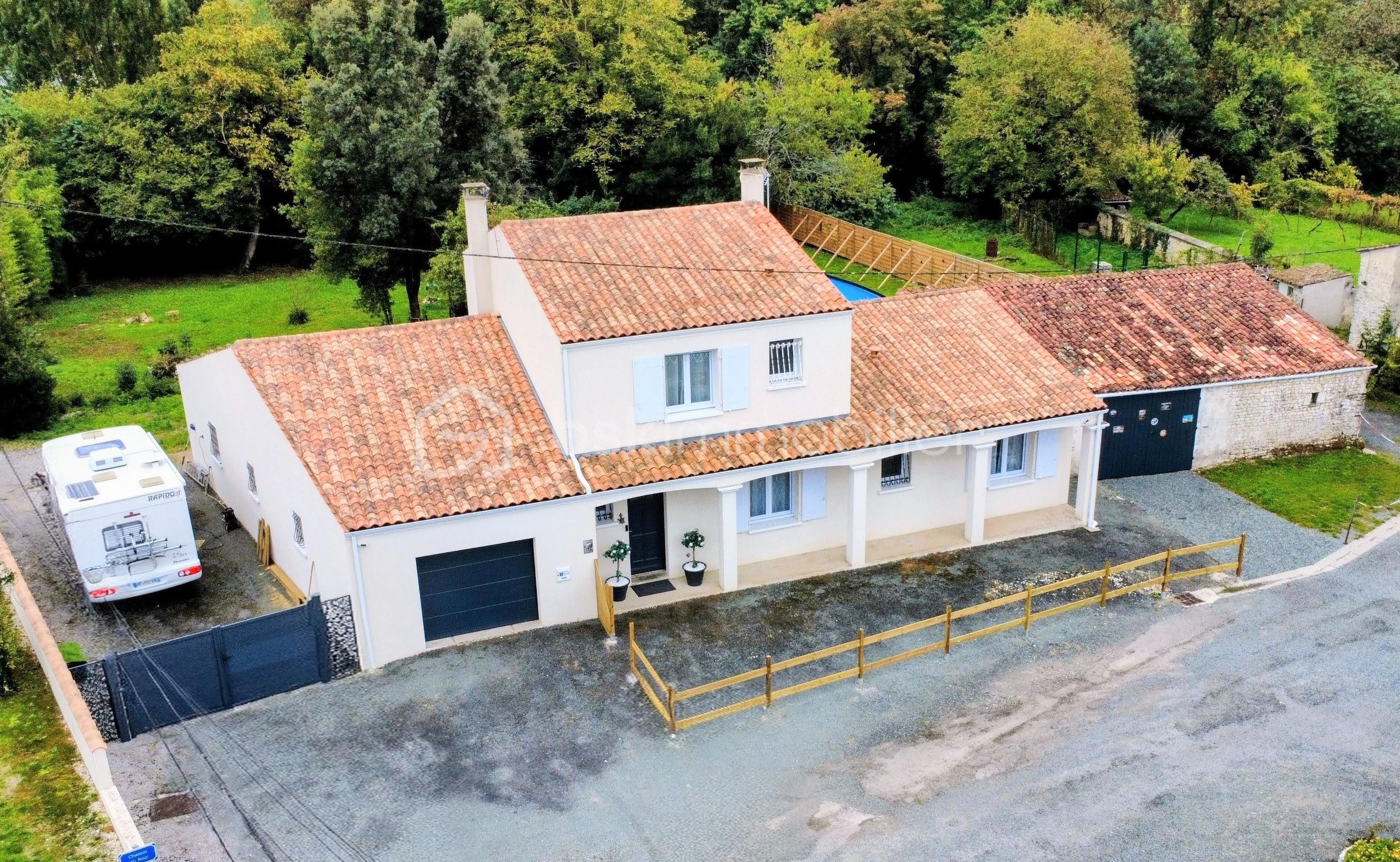 Maison traditionnelle de 174 m² - dji_fly_20251003_093704_199_1759477344135_photo_optimized.jpg