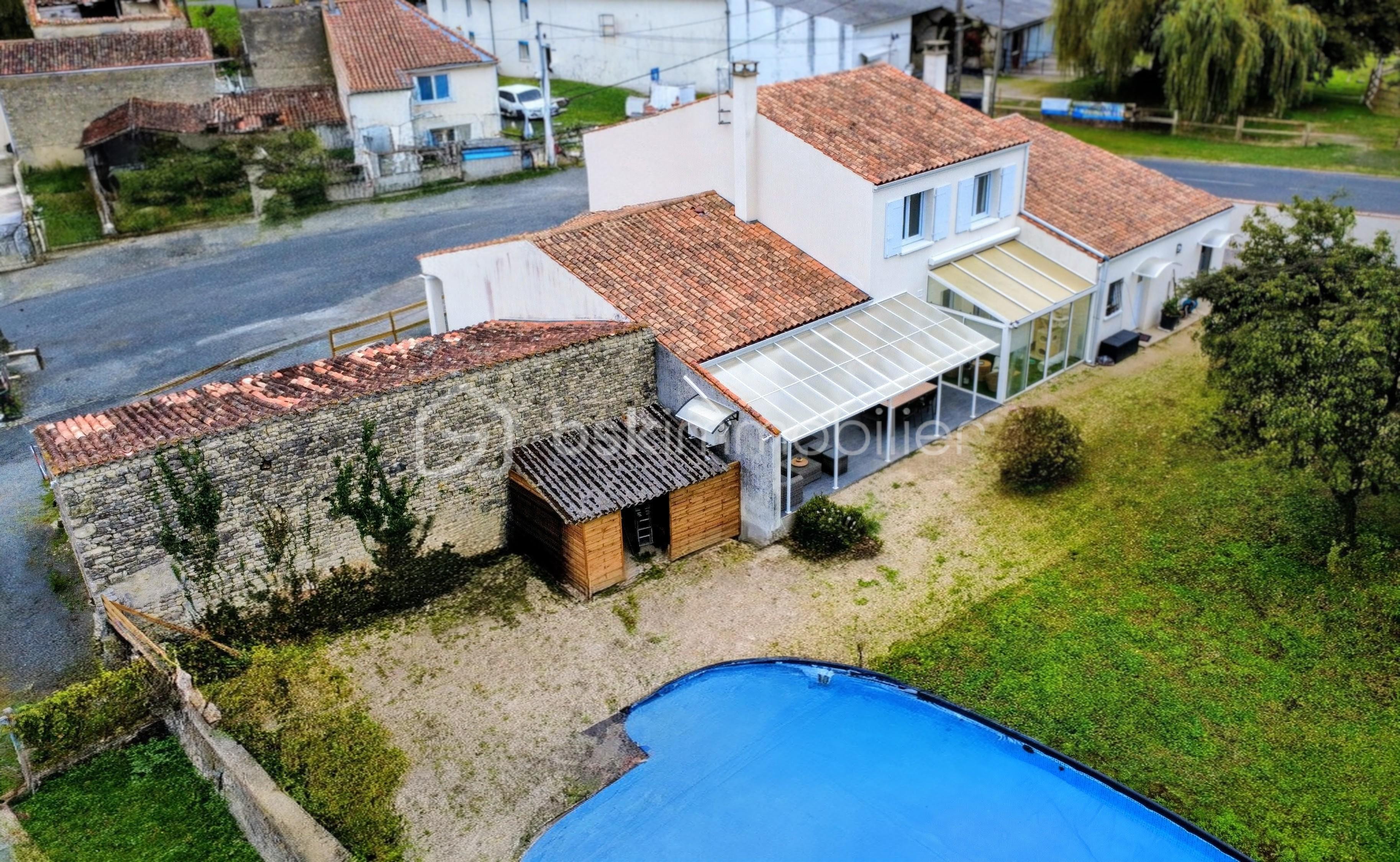 Maison traditionnelle de 174 m² - dji_fly_20251003_093914_201_1759477341237_photo_optimized.jpg