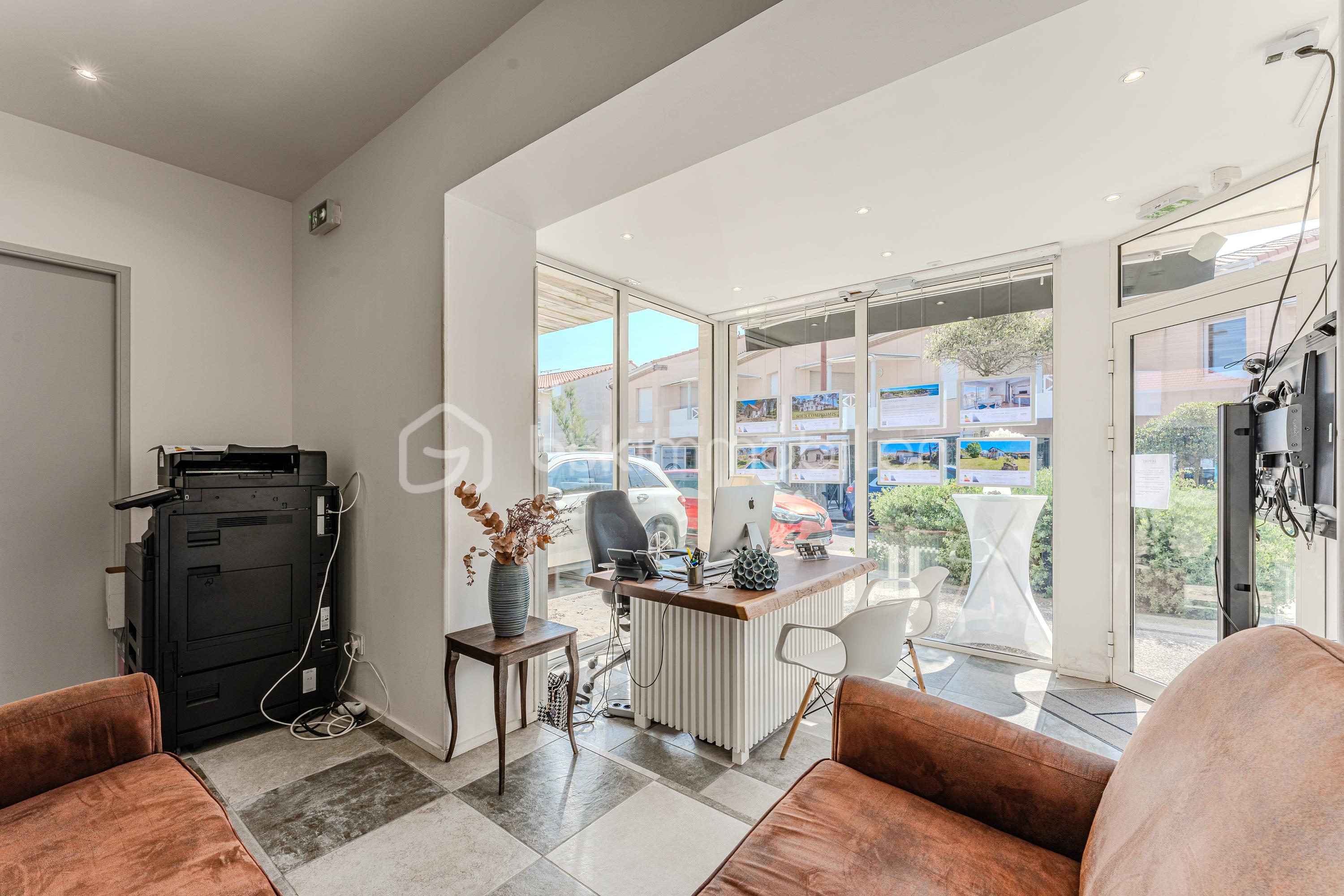 Local d activites de 105 m² - DUPORT-Agence-2.jpg