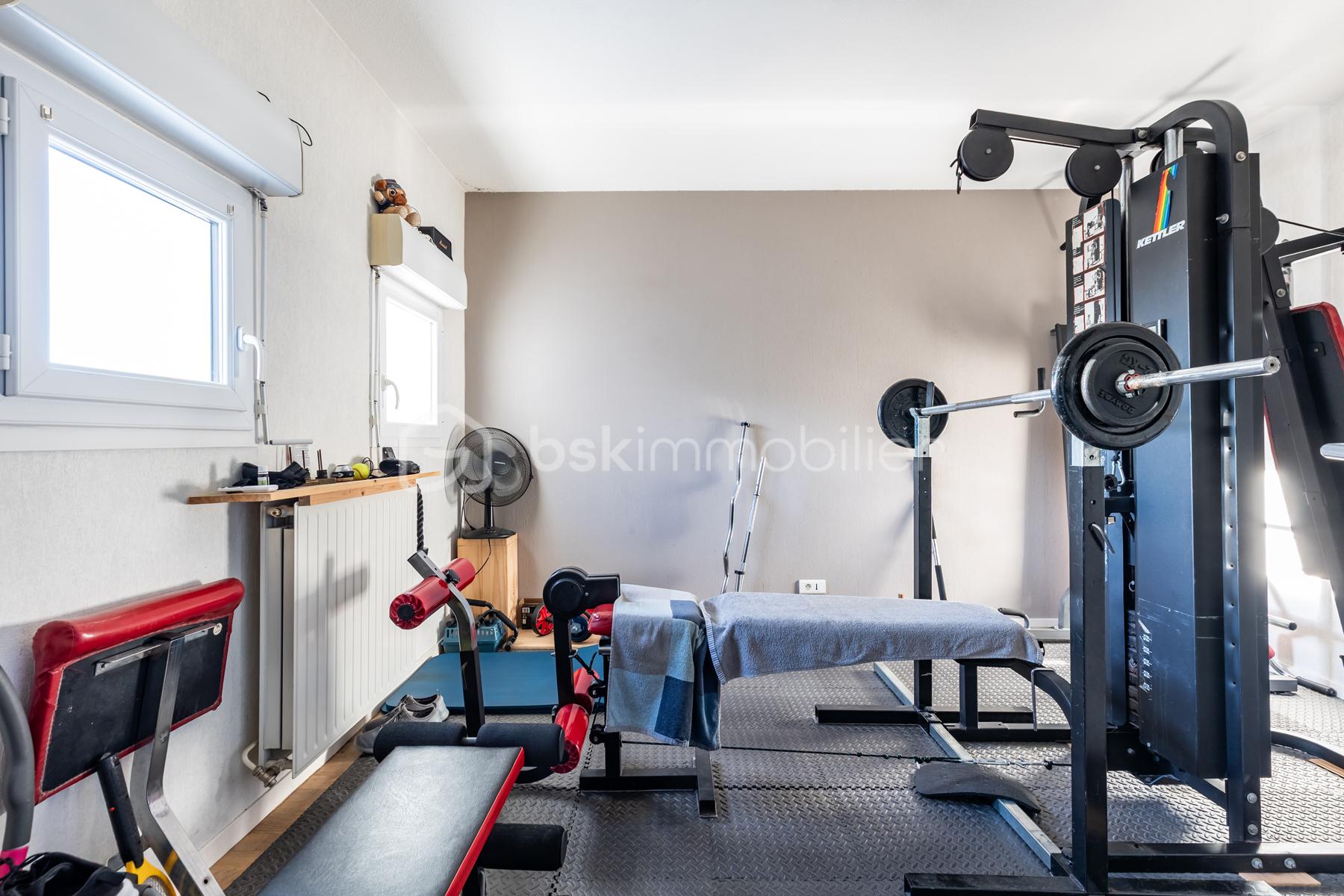 Maison jumelee de 85 m² - Chambre 1 deuxième étage_1.jpg