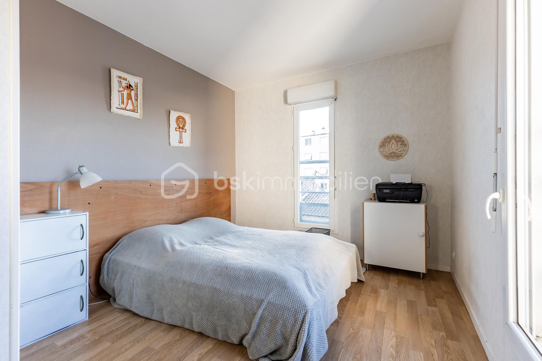 Maison jumelee de 85 m² - Chambre 2 deuxième étage_1.jpg