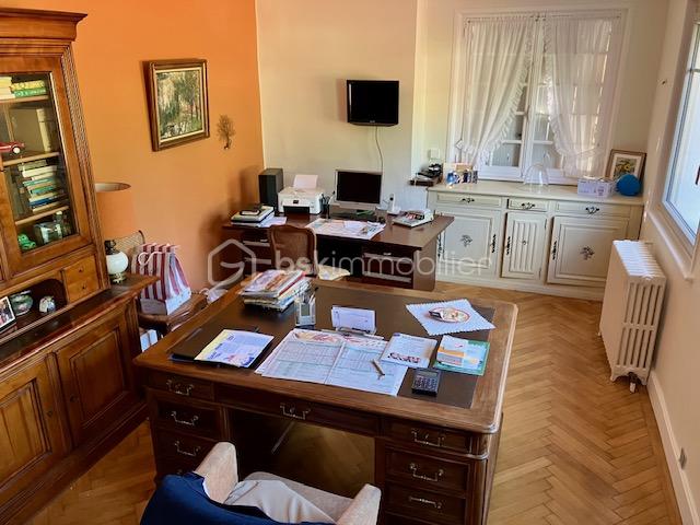 fillion bureau.jpeg