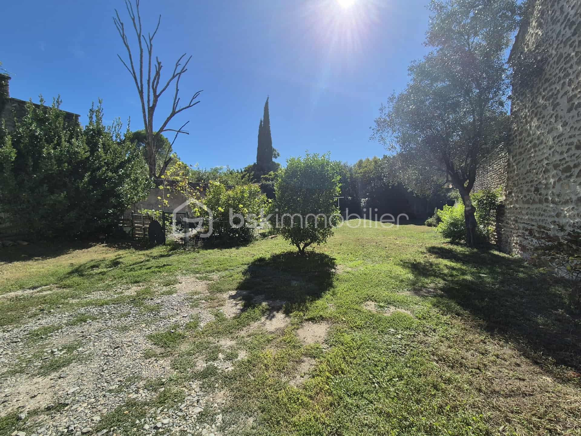 Terrain de 325 m² - terrain.jfif