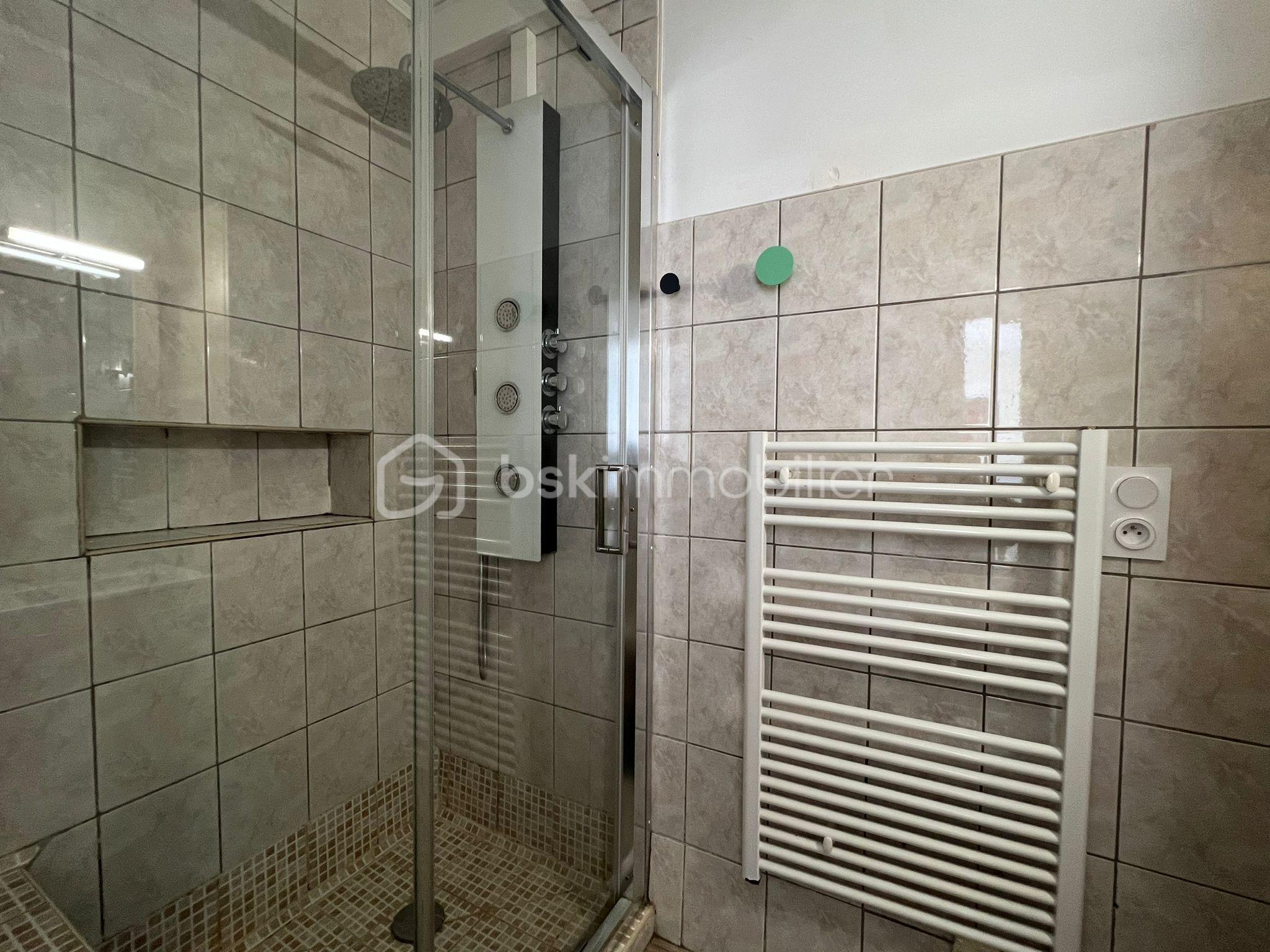 Appartement de 62,45 m² - sola salle bain.jpg