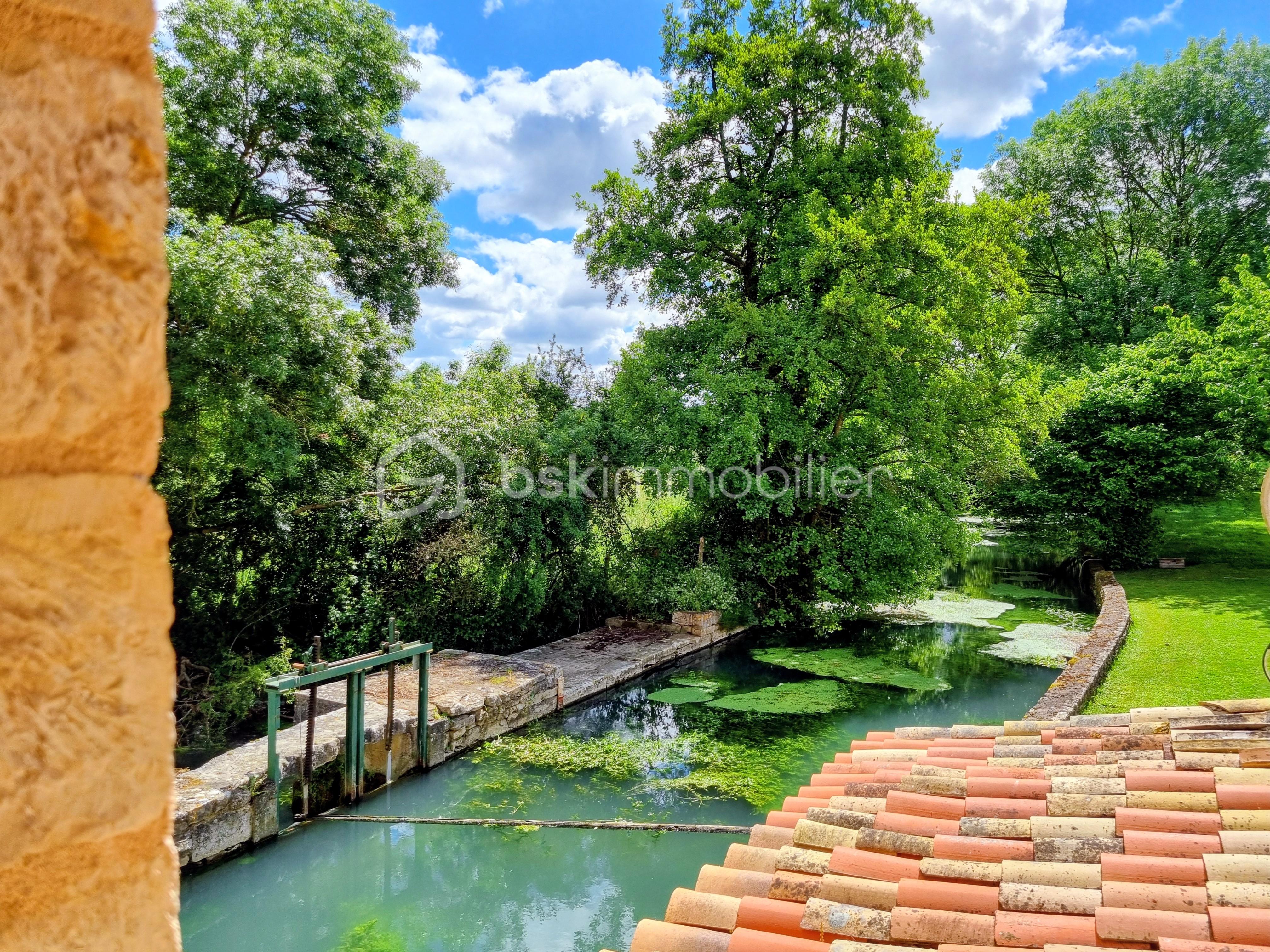 9 pièces 266 m² · à Exoudun · 266 m² · 419 900 €
