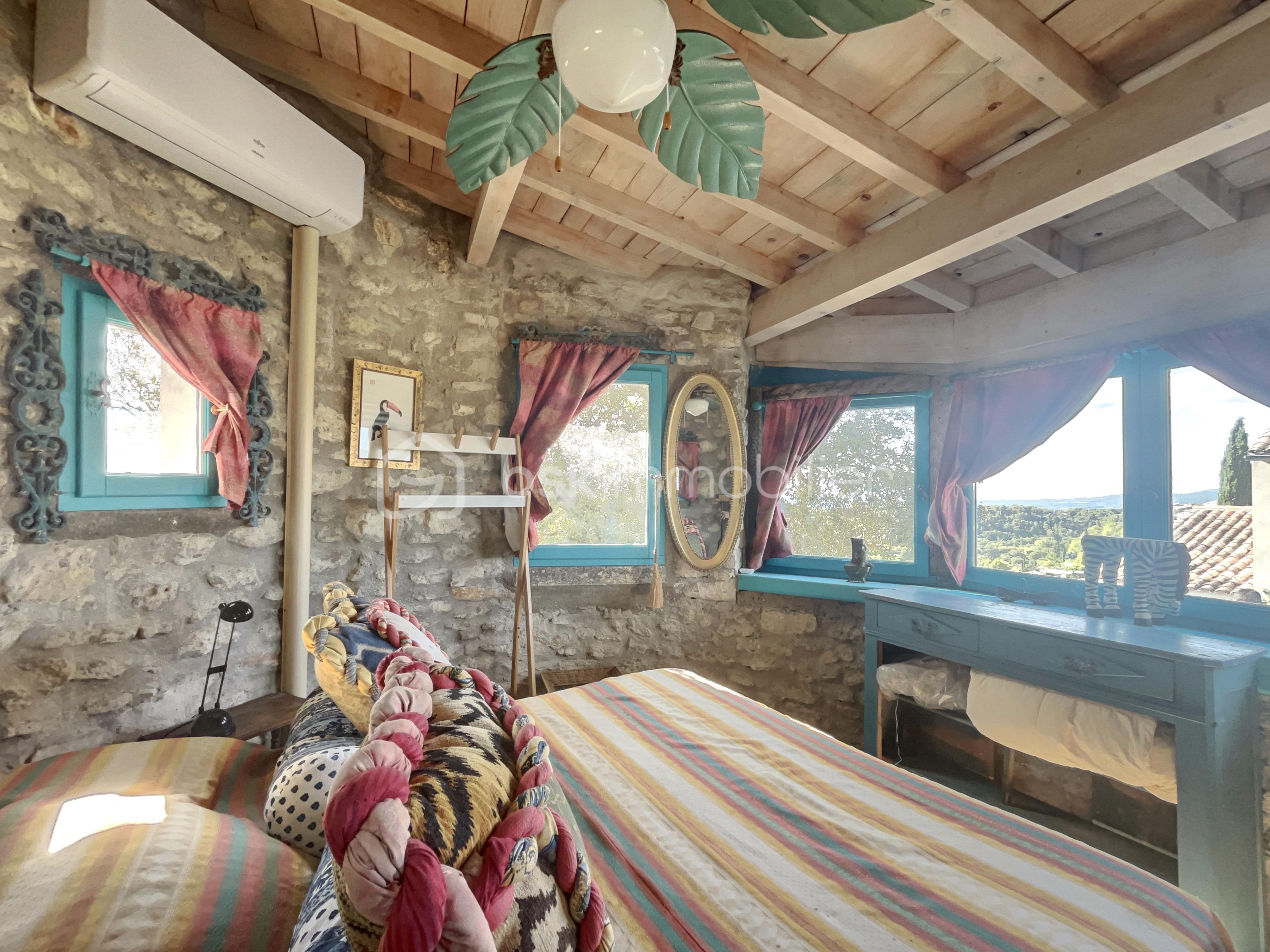 Maison provencale de 176 m² - TOUR CHAMBRE-3.jpg