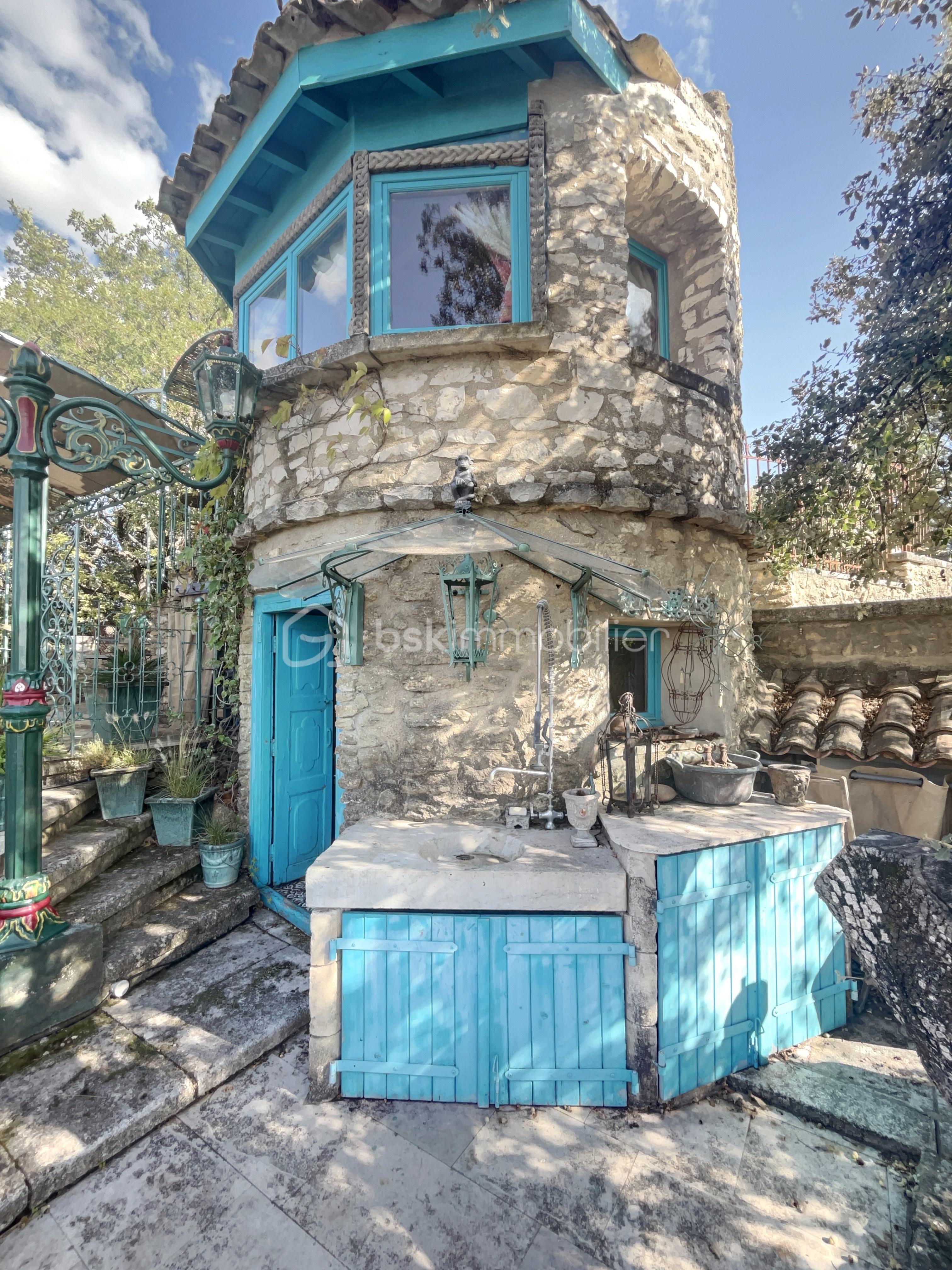 Maison provencale de 176 m² - TOUR-2.jpg