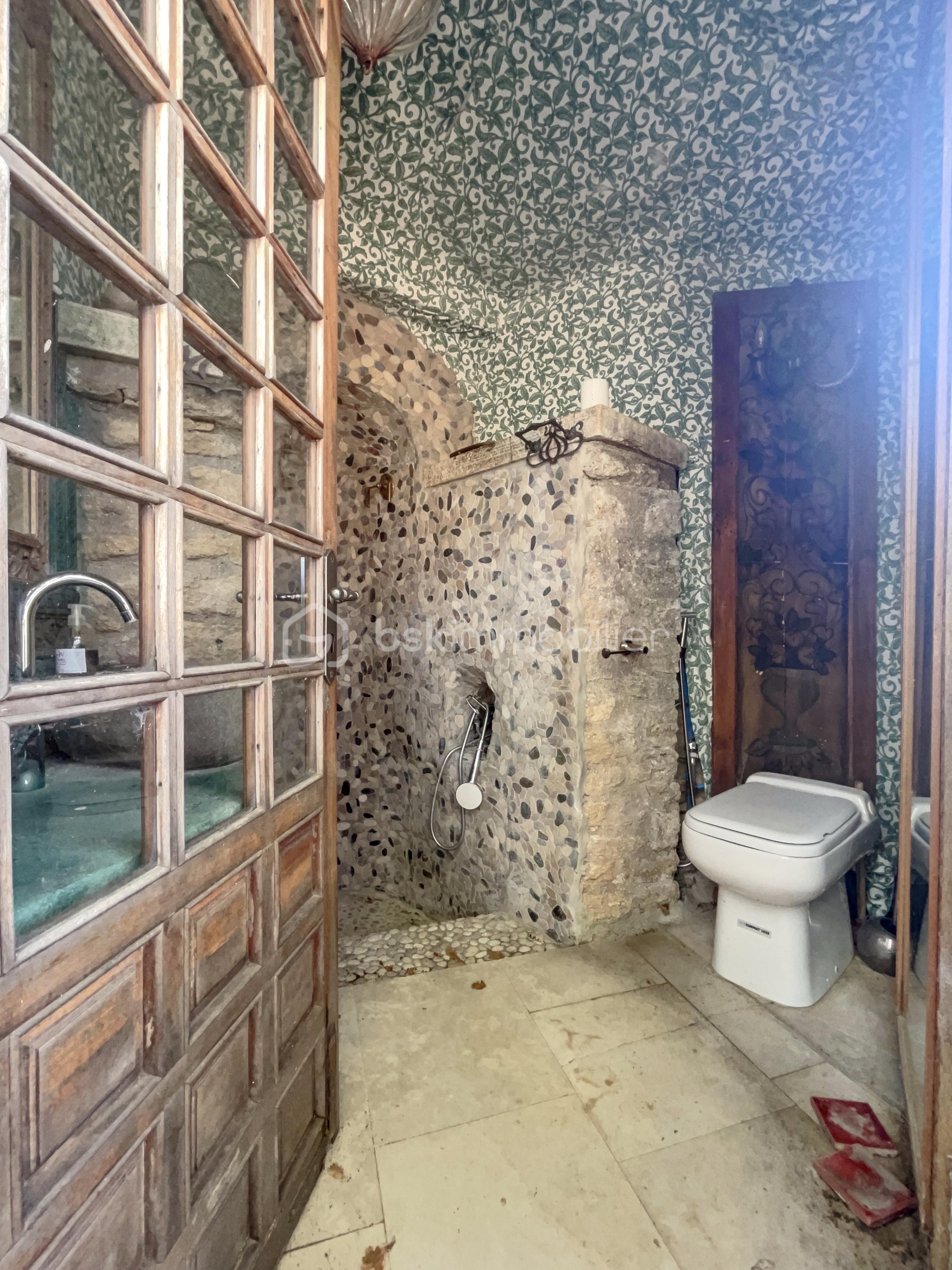 Maison provencale de 176 m² - TOUR SDE copie.jpg