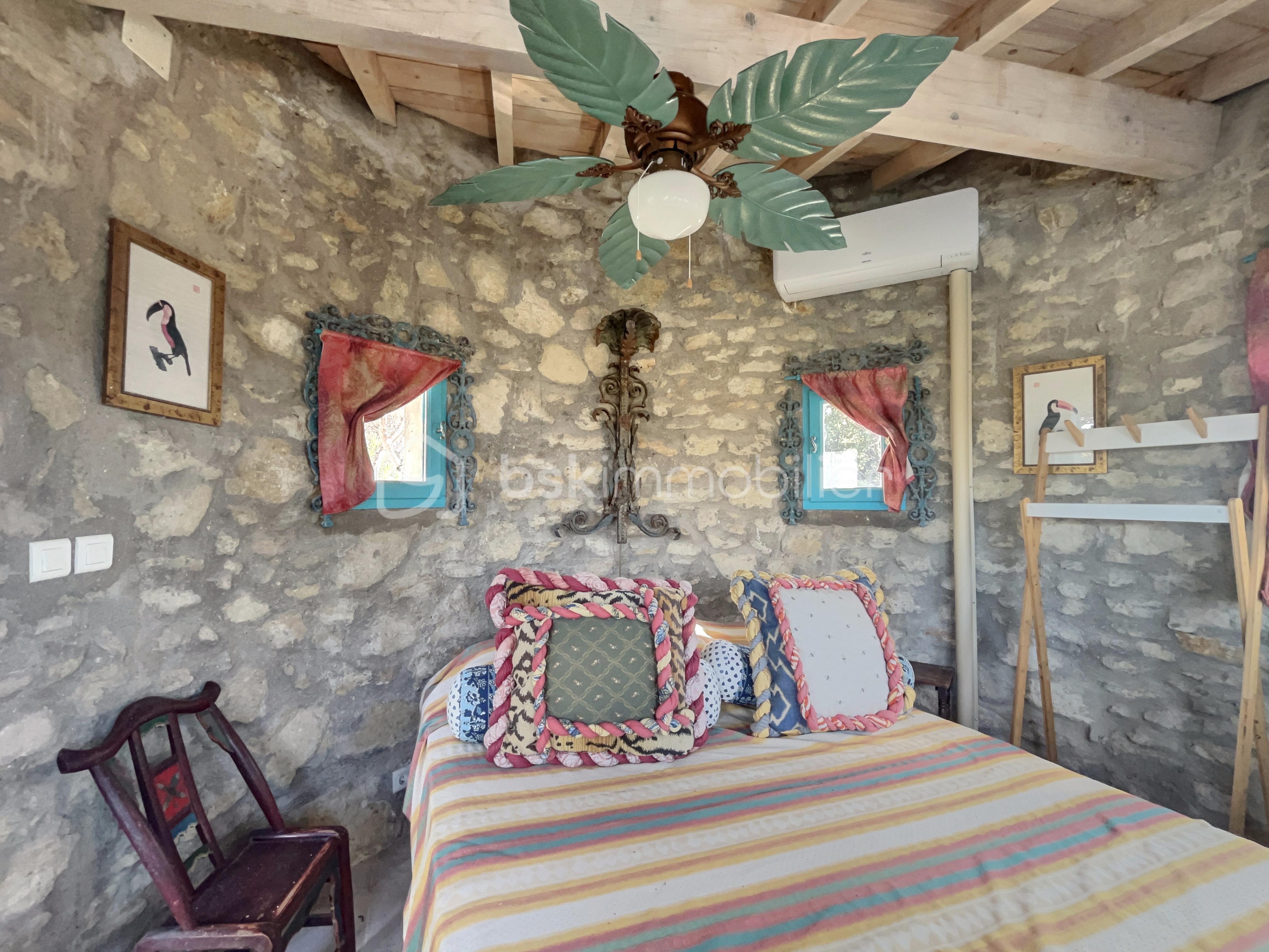 Maison provencale de 176 m² - TOUR CHAMBRE.jpg