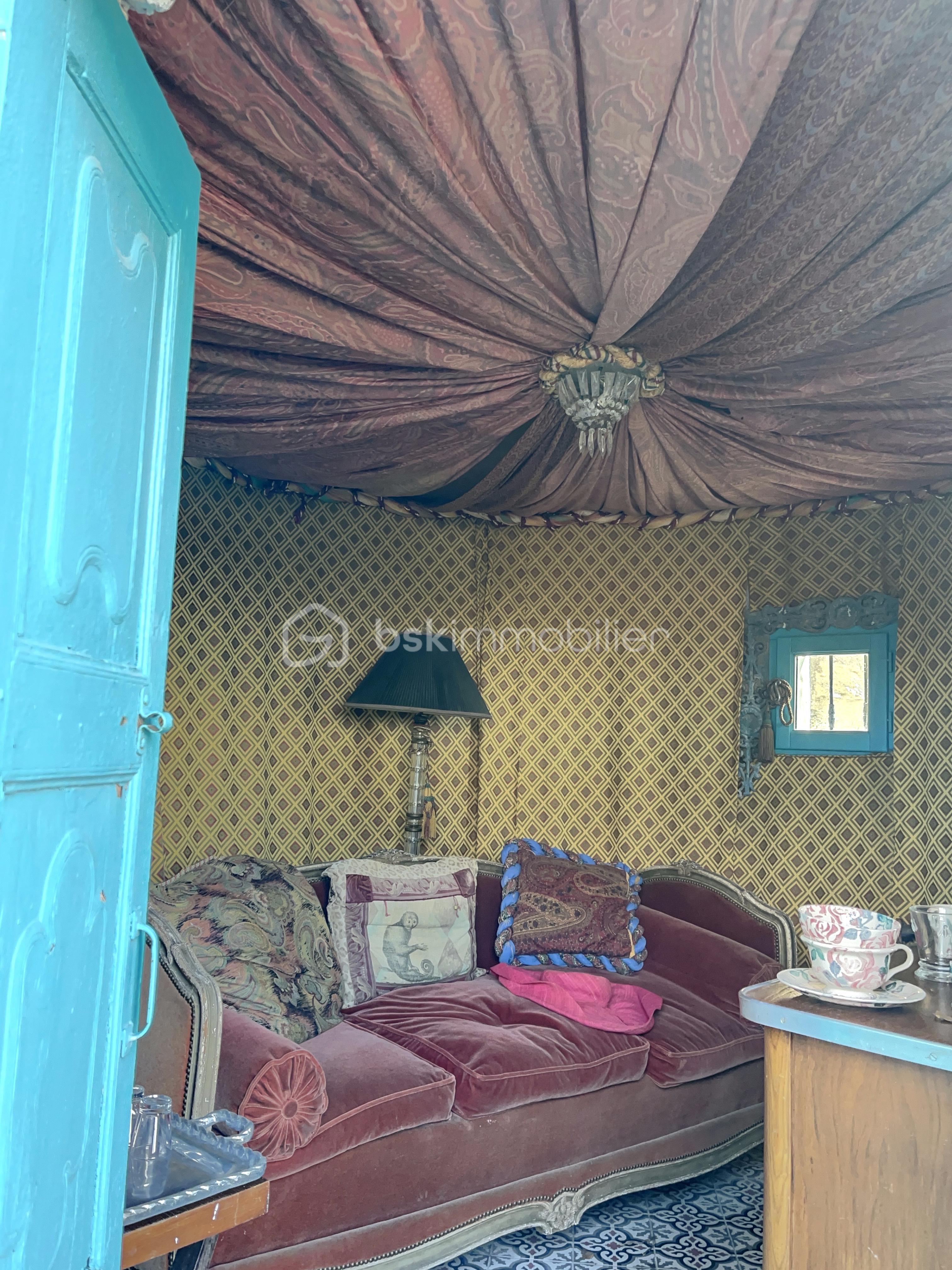 Maison provencale de 176 m² - TOUR SALON-3.jpg