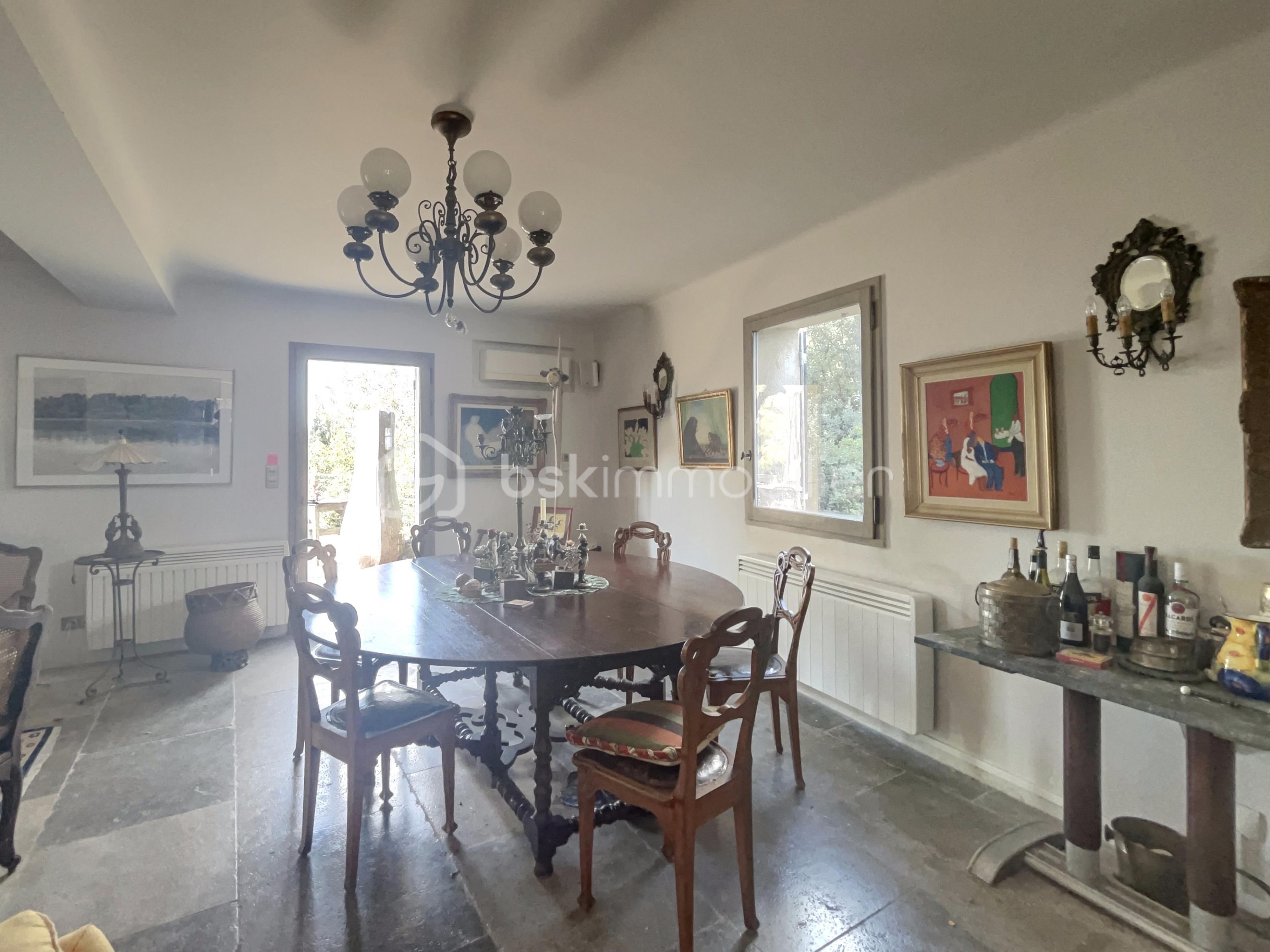 Maison provencale de 176 m² - SALLE A MANGER.jpg