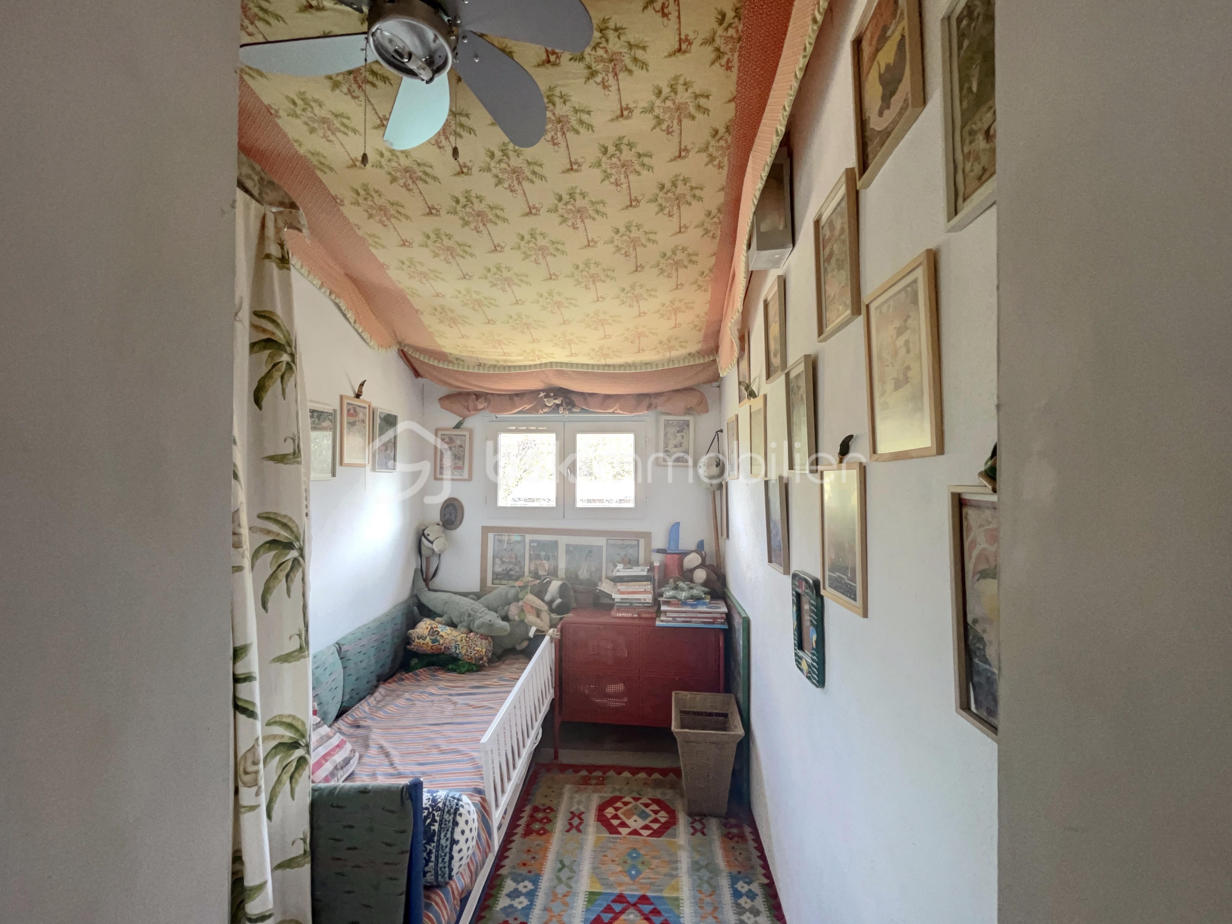 Maison provencale de 176 m² - CHAMBRE BEBE-2.jpg