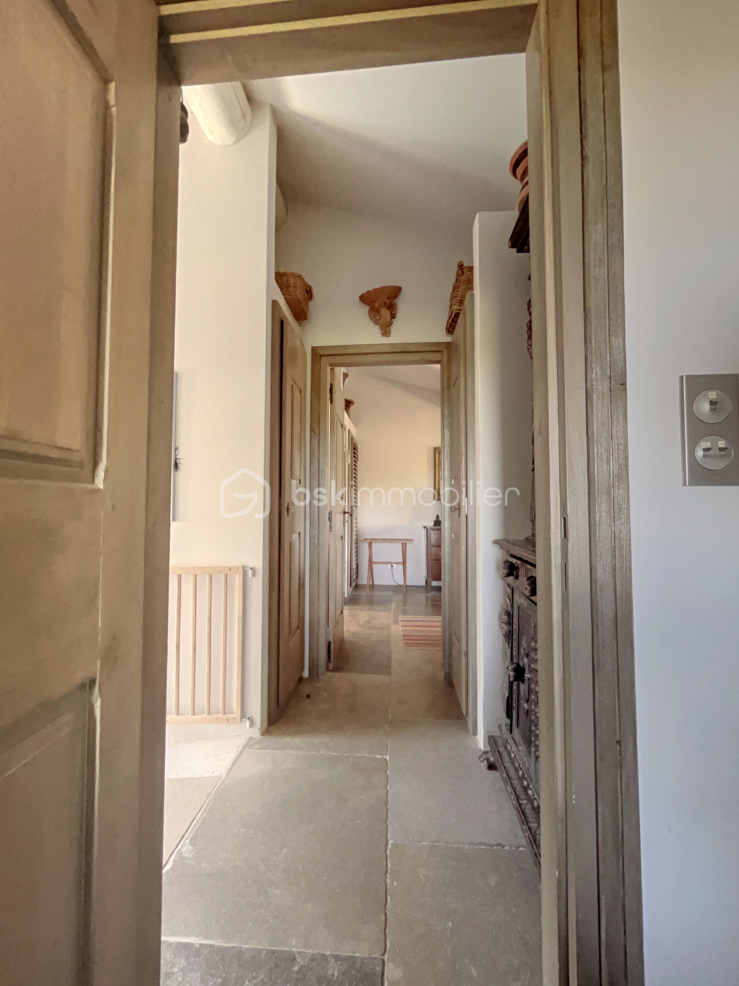Maison provencale de 176 m² - COULOIR ETAGE-3.jpg