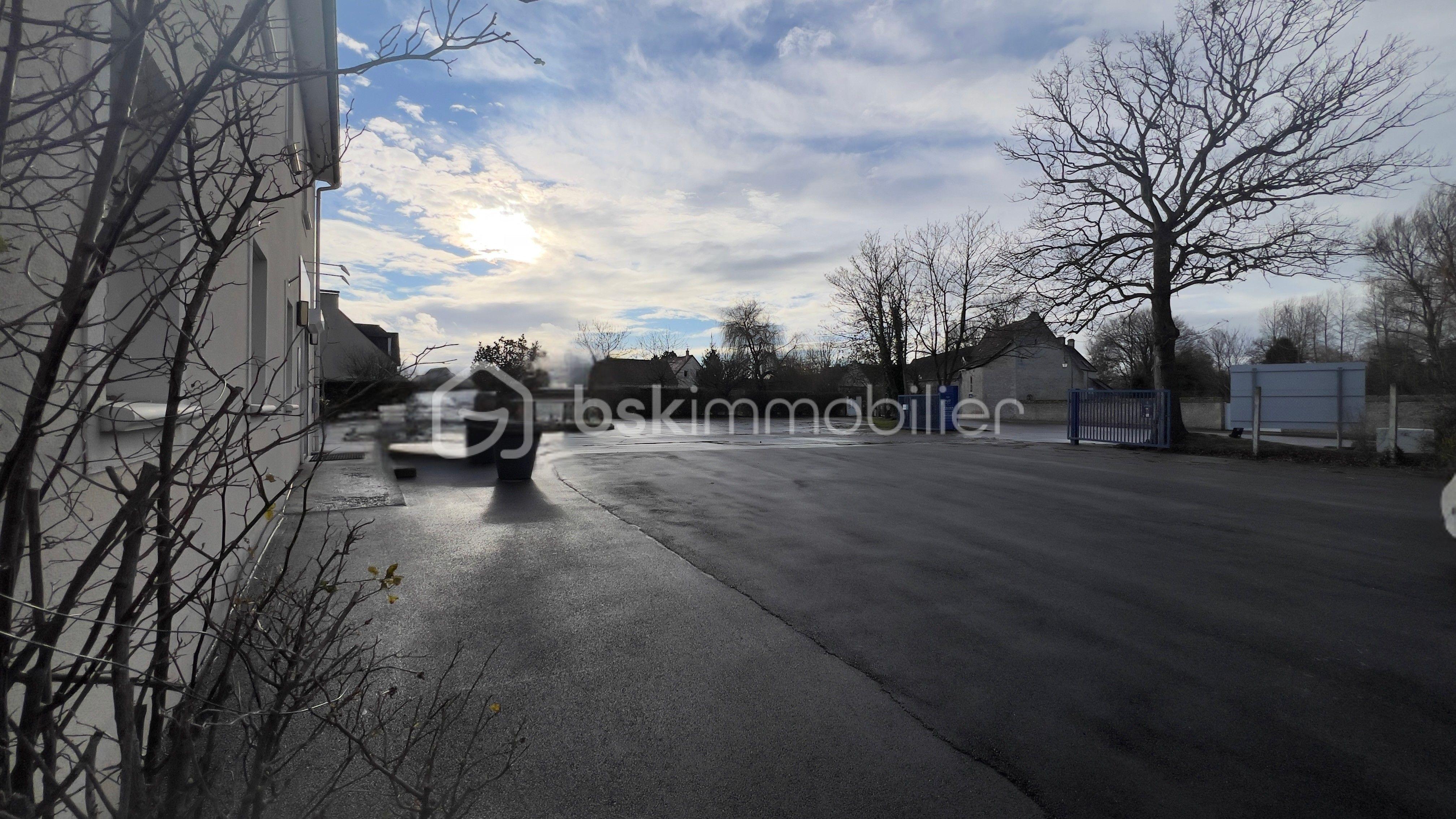 Local d'activités de 200 m² - 2.jpg