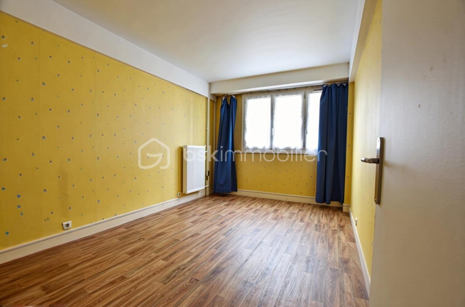 Appartement de 82 m² - Chambre jaune 2.jpg