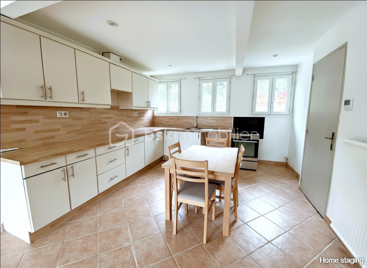 Maison provencale de 106 m² - CUISINE AVEC TABLE.jpg