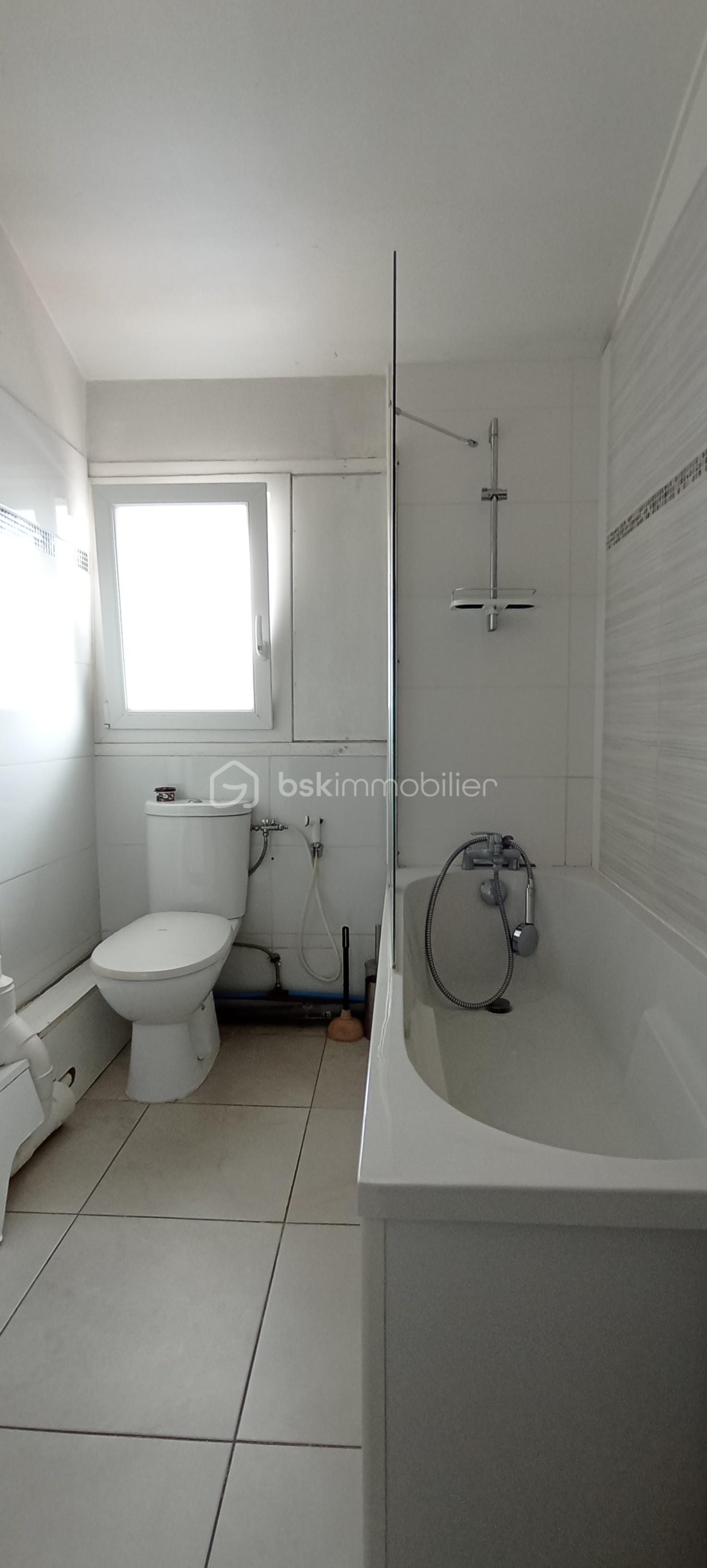Maison de 100 m² - SDB (2).jpg