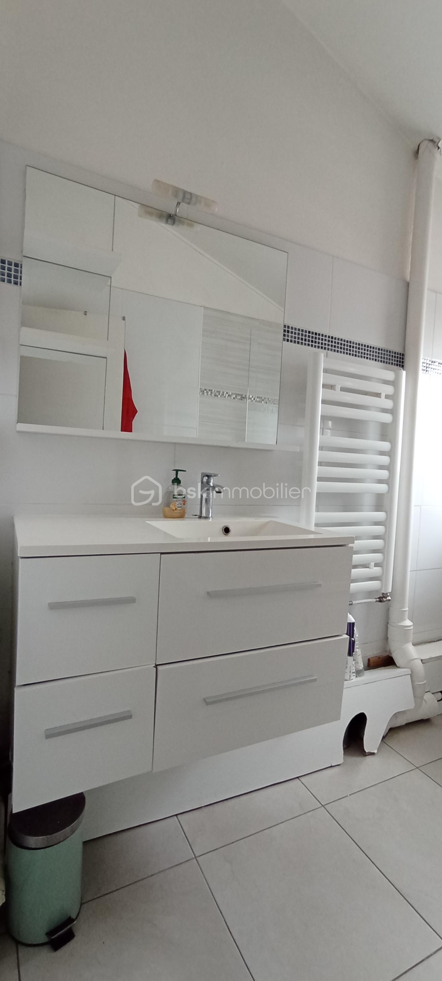 Maison de 100 m² - SDB (1).jpg